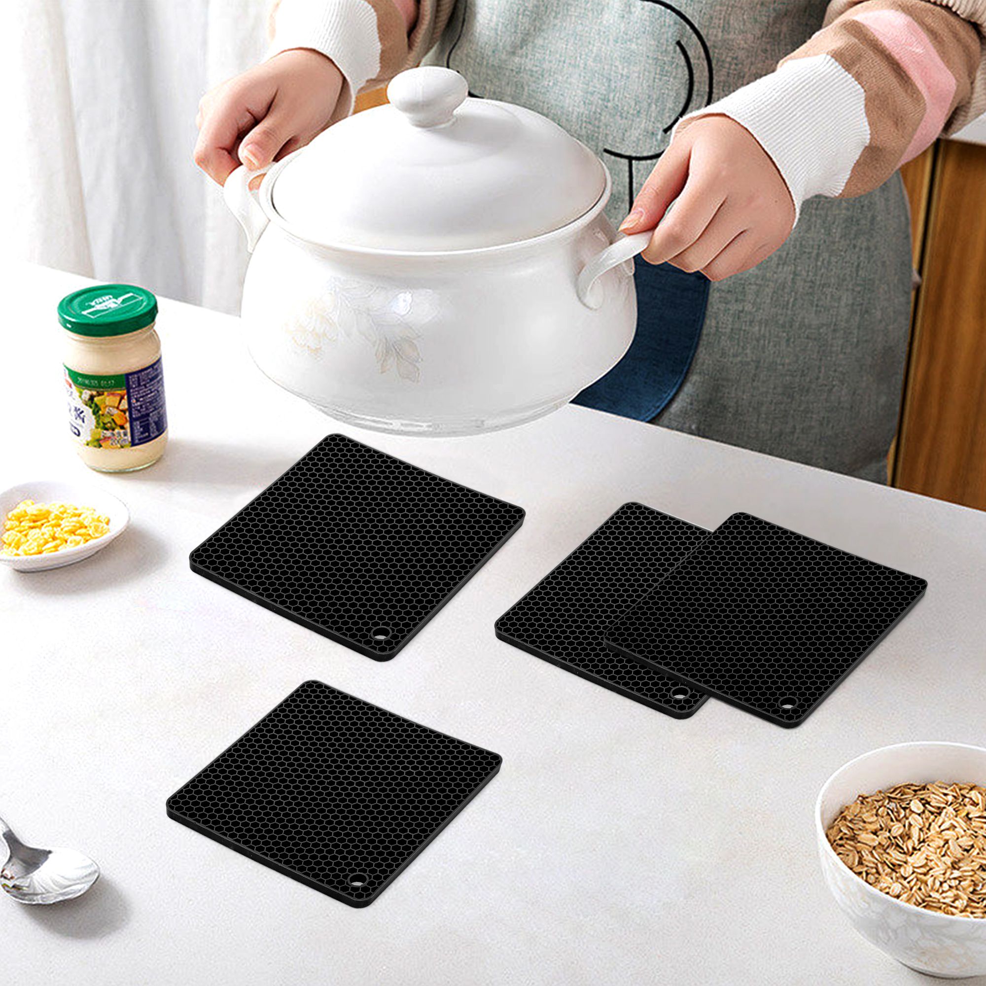 4pcs Silicone Pot Holders, Heat Resistant Trivets, Hot Pads for Kitchen, 17.8 x 17.8CM, Square, Black