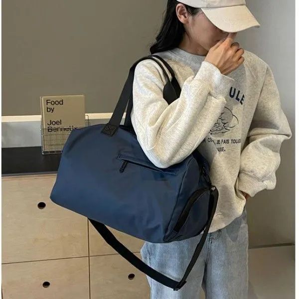 A Large-Capacity Fitness Bag For Men And Women, A Portable Sports Crossbody Bag For Travel And Business Trips