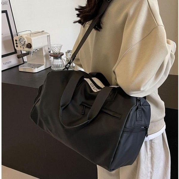 A Large-Capacity Fitness Bag For Men And Women, A Portable Sports Crossbody Bag For Travel And Business Trips