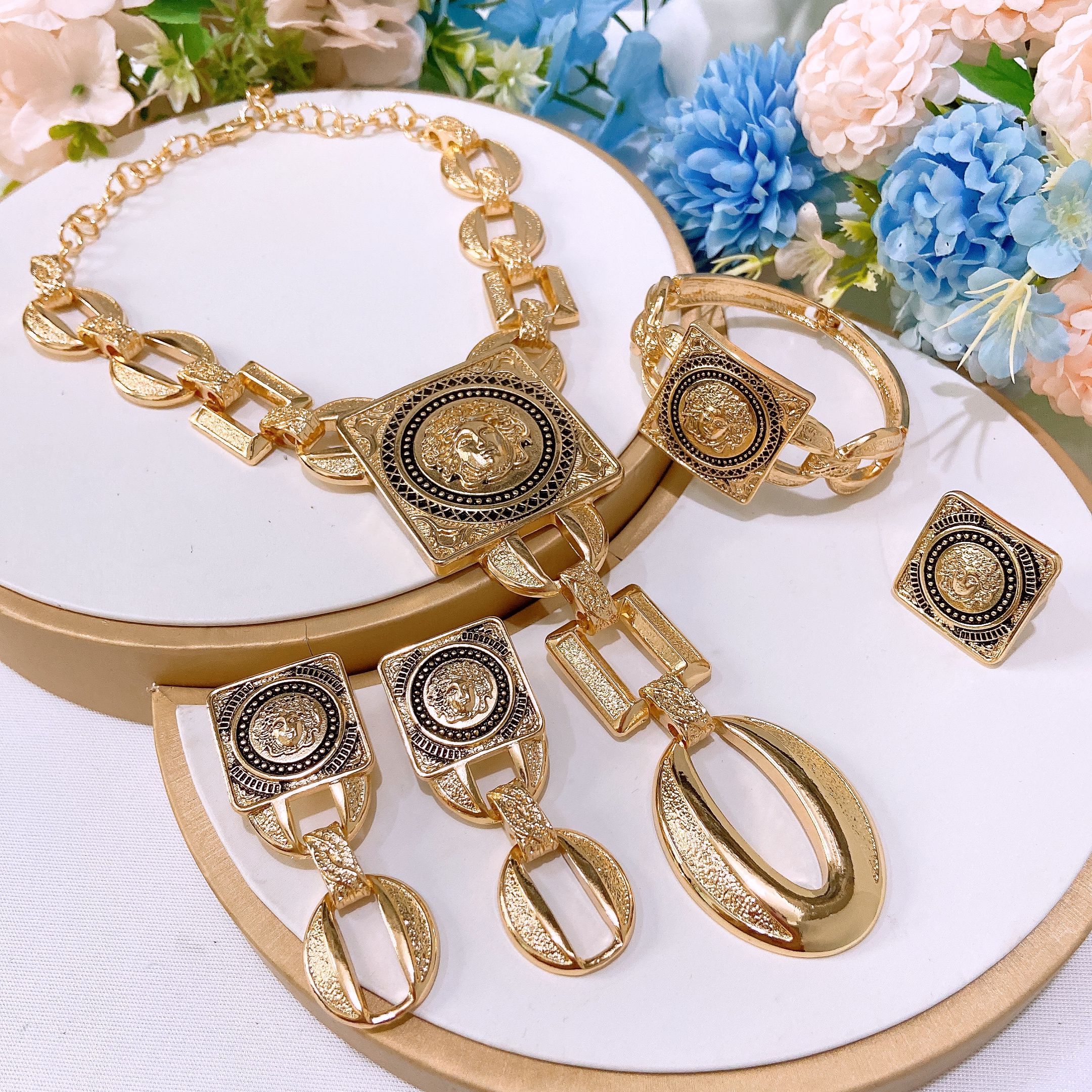 Women's necklace jewelry set simple and fashionable rhinestone pendant open bracelet adjustable for daily wear jewelry holiday gift jewelry 2-piece set necklace earring set