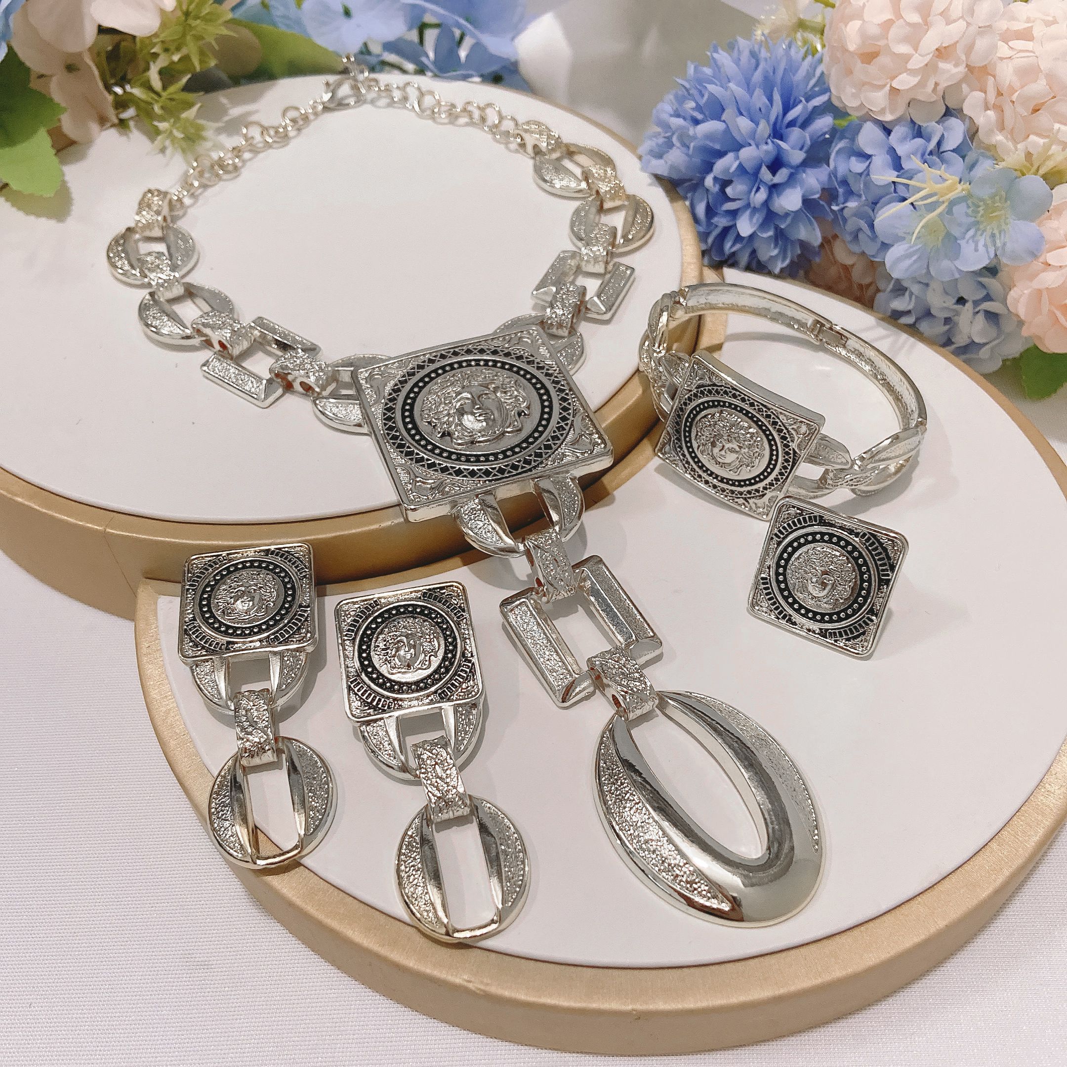 Women's necklace jewelry set simple and fashionable rhinestone pendant open bracelet adjustable for daily wear jewelry holiday gift jewelry 2-piece set necklace earring set