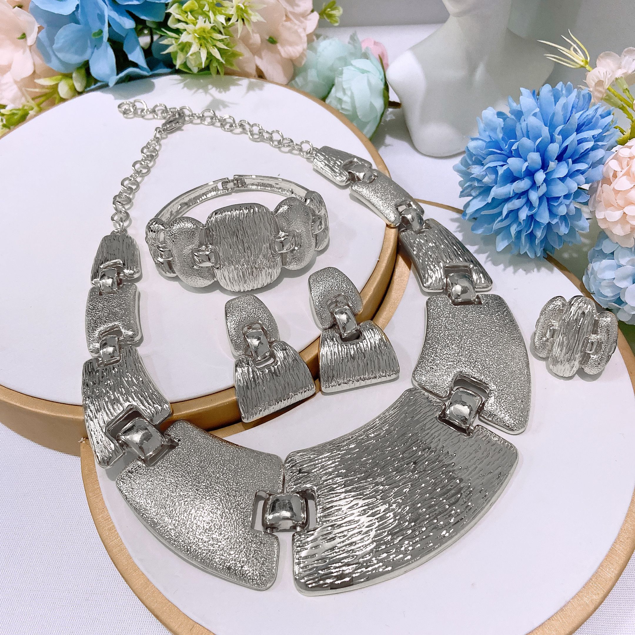 Fashion Jewelry Set Exquisite Fashion New Style Hot Selling Retro Elegant Unique Necklace Earrings Classic Banquet Wedding Jewelry Necklace Earrings Rings Bracelets as Birthday Gifts