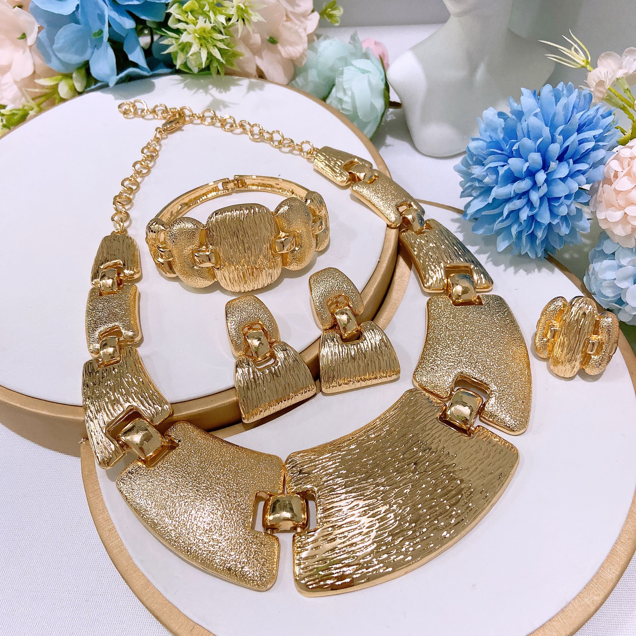 Fashion Jewelry Set Exquisite Fashion New Style Hot Selling Retro Elegant Unique Necklace Earrings Classic Banquet Wedding Jewelry Necklace Earrings Rings Bracelets as Birthday Gifts