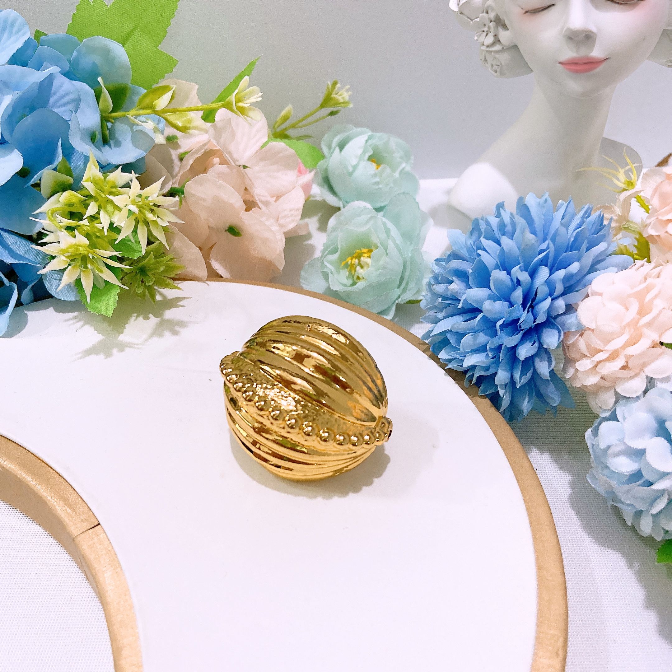 Exaggerated hollow gold light ring, unique irregular oversized ring, ladies' open gold adjustable ring, wedding party jewelry, fashionable jewelry, punk party jewelry, innovative craftsmanship