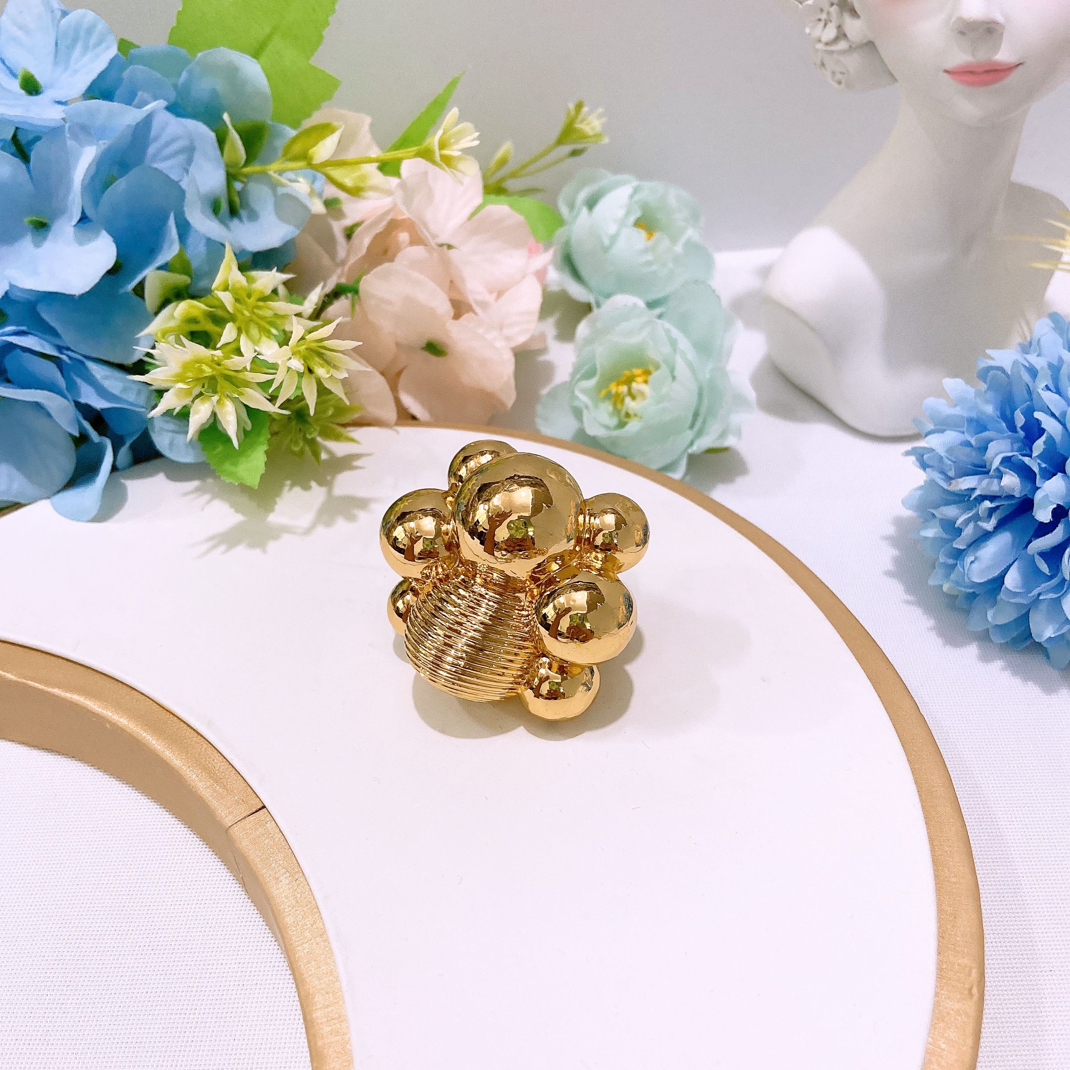 Exaggerated hollow gold light ring, unique irregular oversized ring, ladies' open gold adjustable ring, wedding party jewelry, fashionable jewelry, punk party jewelry, innovative craftsmanship