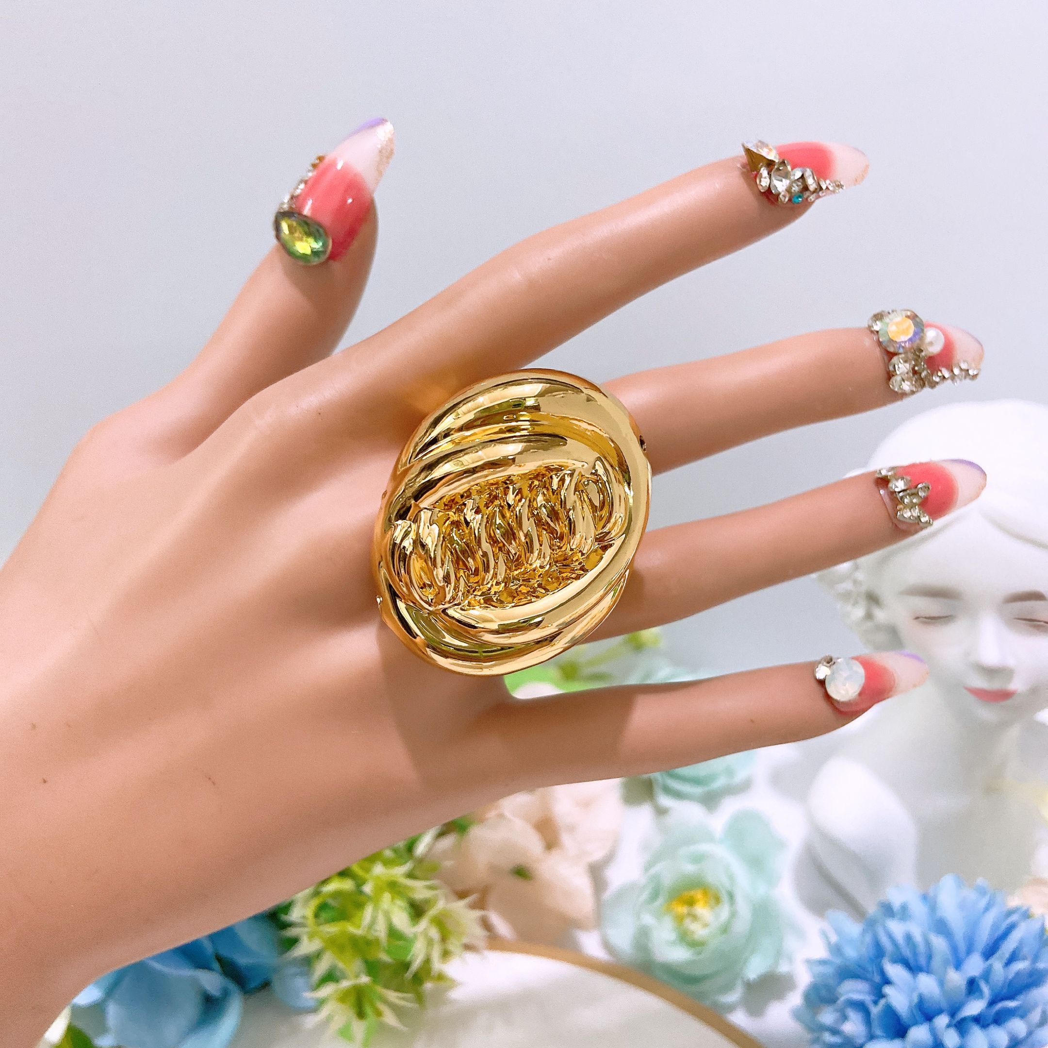 Exaggerated hollow gold light ring, unique irregular oversized ring, ladies' open gold adjustable ring, wedding party jewelry, fashionable jewelry, punk party jewelry, innovative craftsmanship