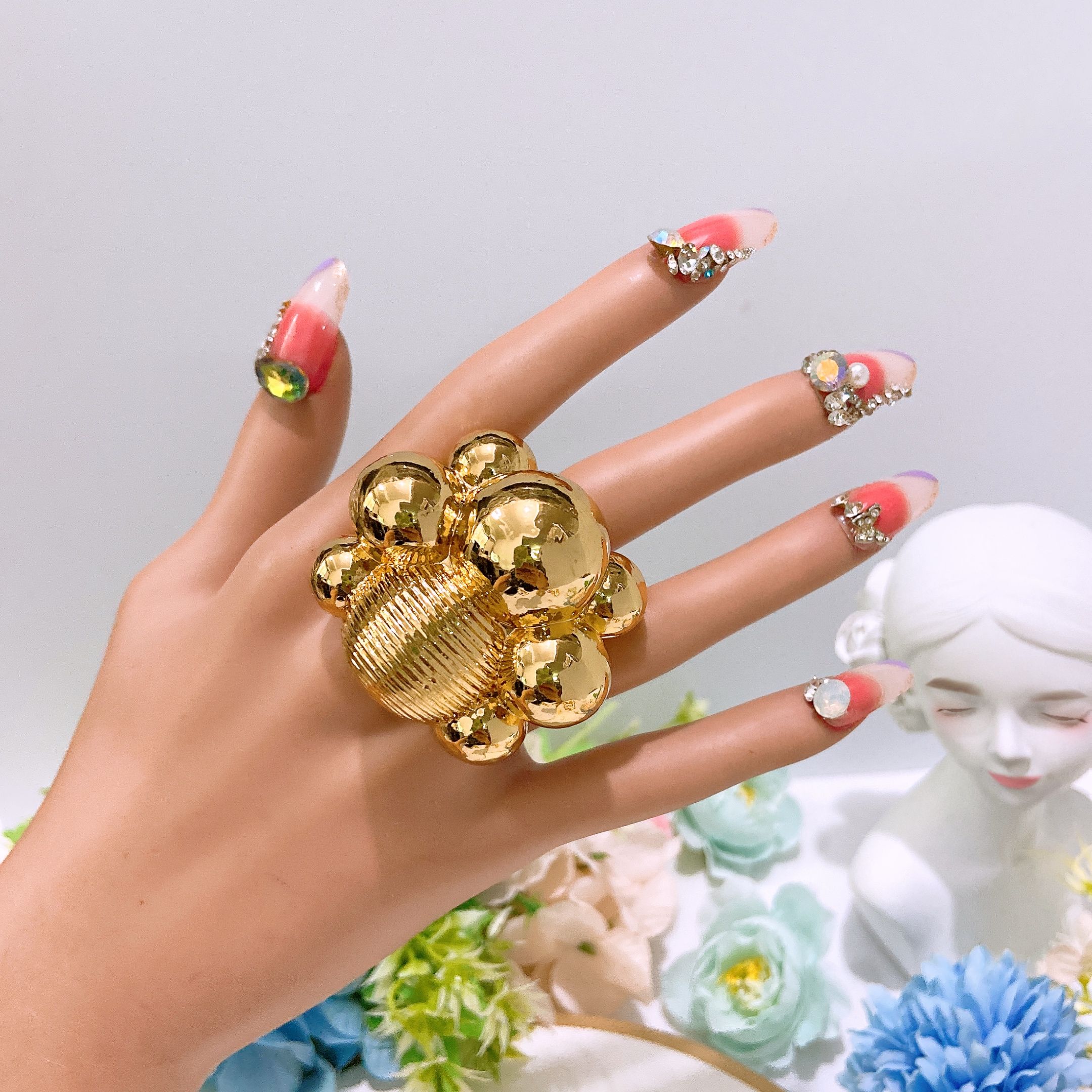 Exaggerated hollow gold light ring, unique irregular oversized ring, ladies' open gold adjustable ring, wedding party jewelry, fashionable jewelry, punk party jewelry, innovative craftsmanship