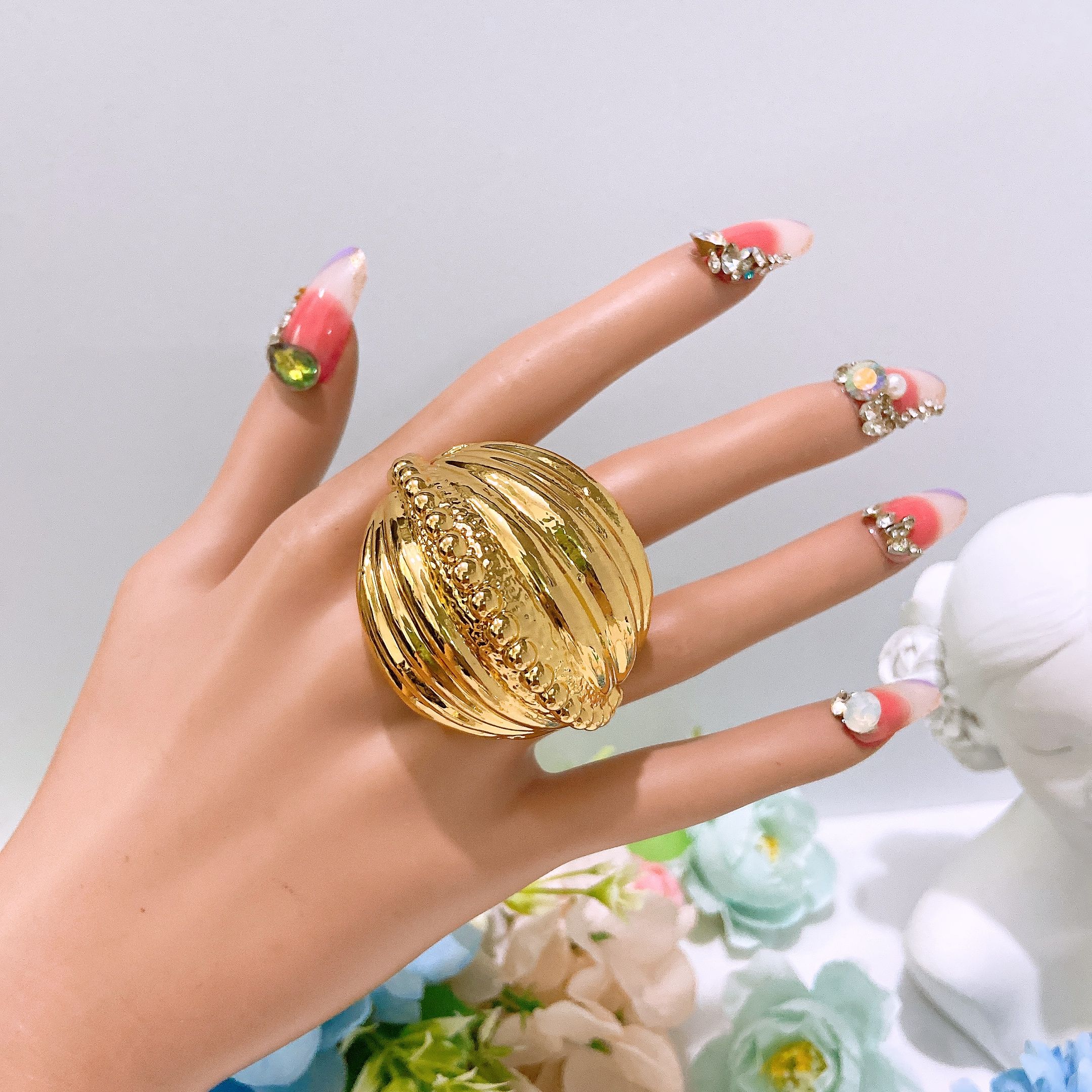 Exaggerated hollow gold light ring, unique irregular oversized ring, ladies' open gold adjustable ring, wedding party jewelry, fashionable jewelry, punk party jewelry, innovative craftsmanship