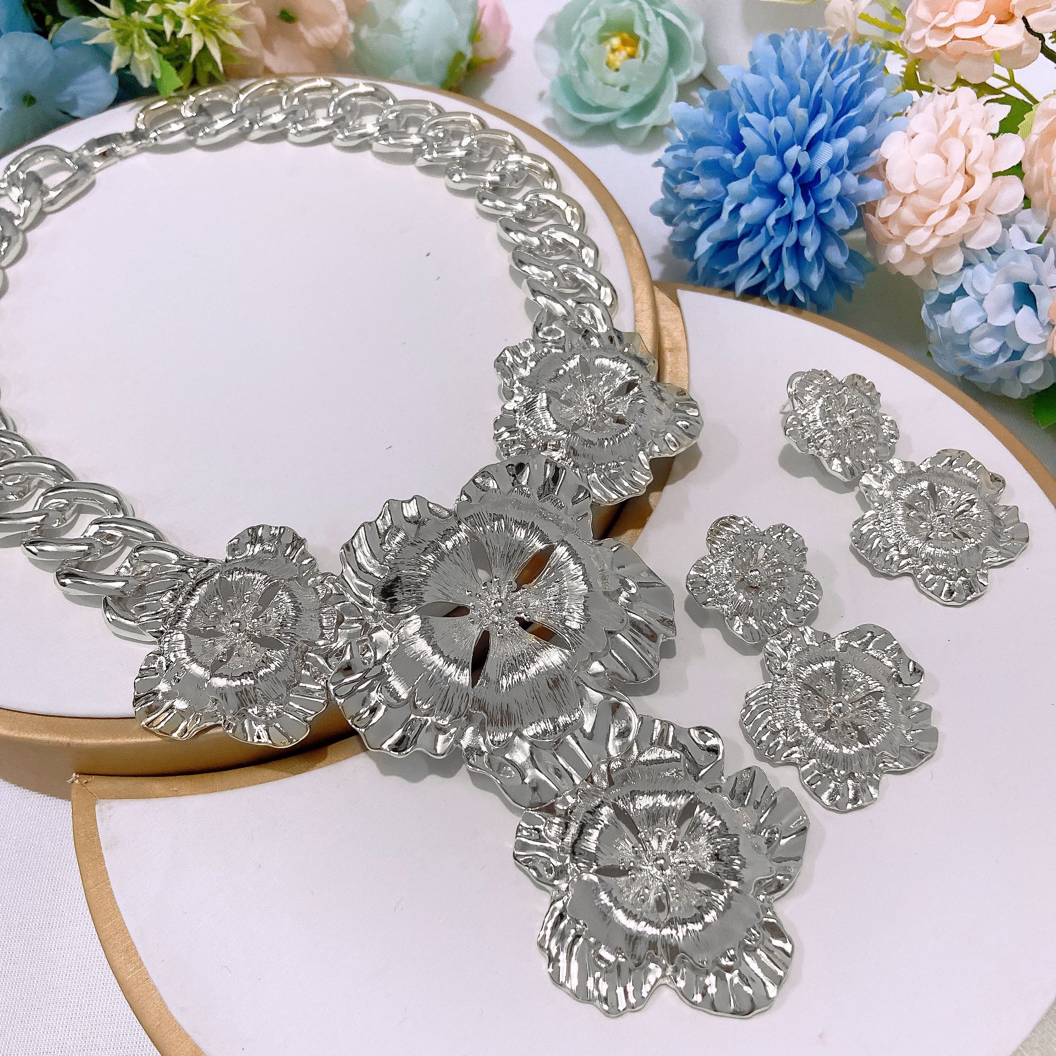 Dubai Jewelry Set Fashion Jewelry Necklace Earrings Bracelet Plated 24 Gold Original Jewelry Set Wedding Necklace Ring Earrings Bracelet Latest Flower Design Luxury Brazilian Gold Plated Jewelry Set