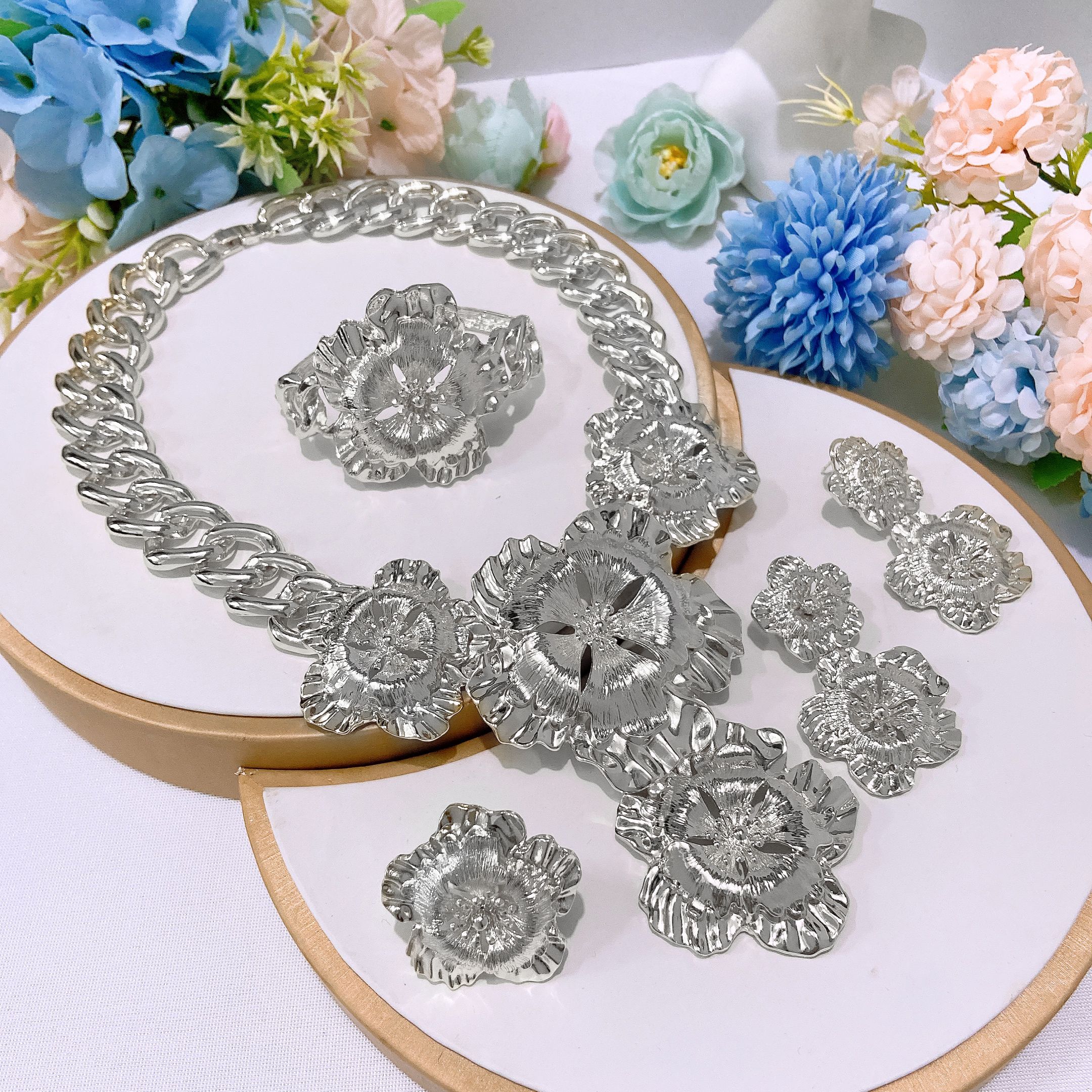 Dubai Jewelry Set Fashion Jewelry Necklace Earrings Bracelet Plated 24 Gold Original Jewelry Set Wedding Necklace Ring Earrings Bracelet Latest Flower Design Luxury Brazilian Gold Plated Jewelry Set