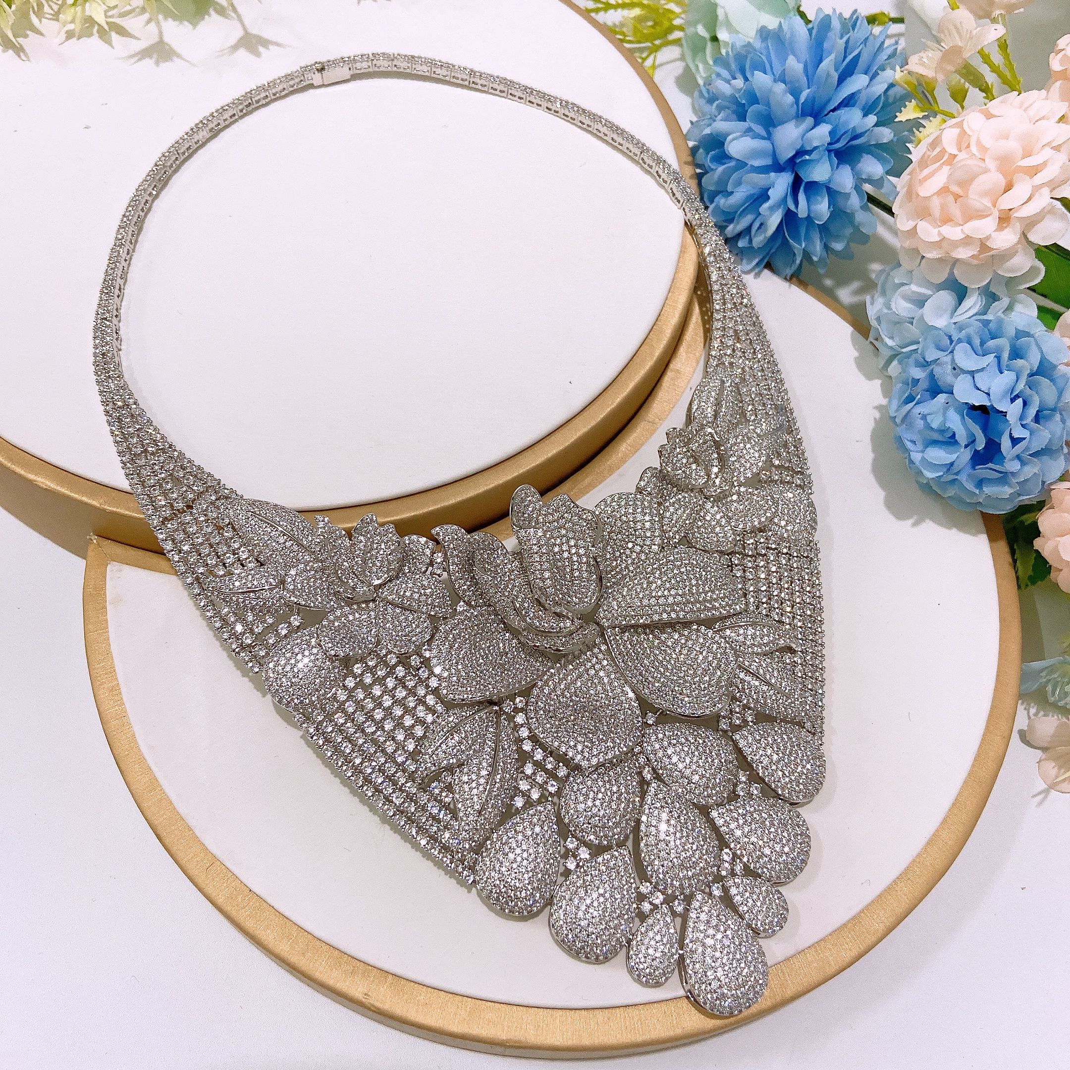 Dubai Jewelry New Luxury Diamond Necklace, Earrings, Rings, Bracelets 4-piece Jewelry Set, High end Diamonds Suitable for Women's Wedding Parties, Dubai Bridal Luxury Accessories