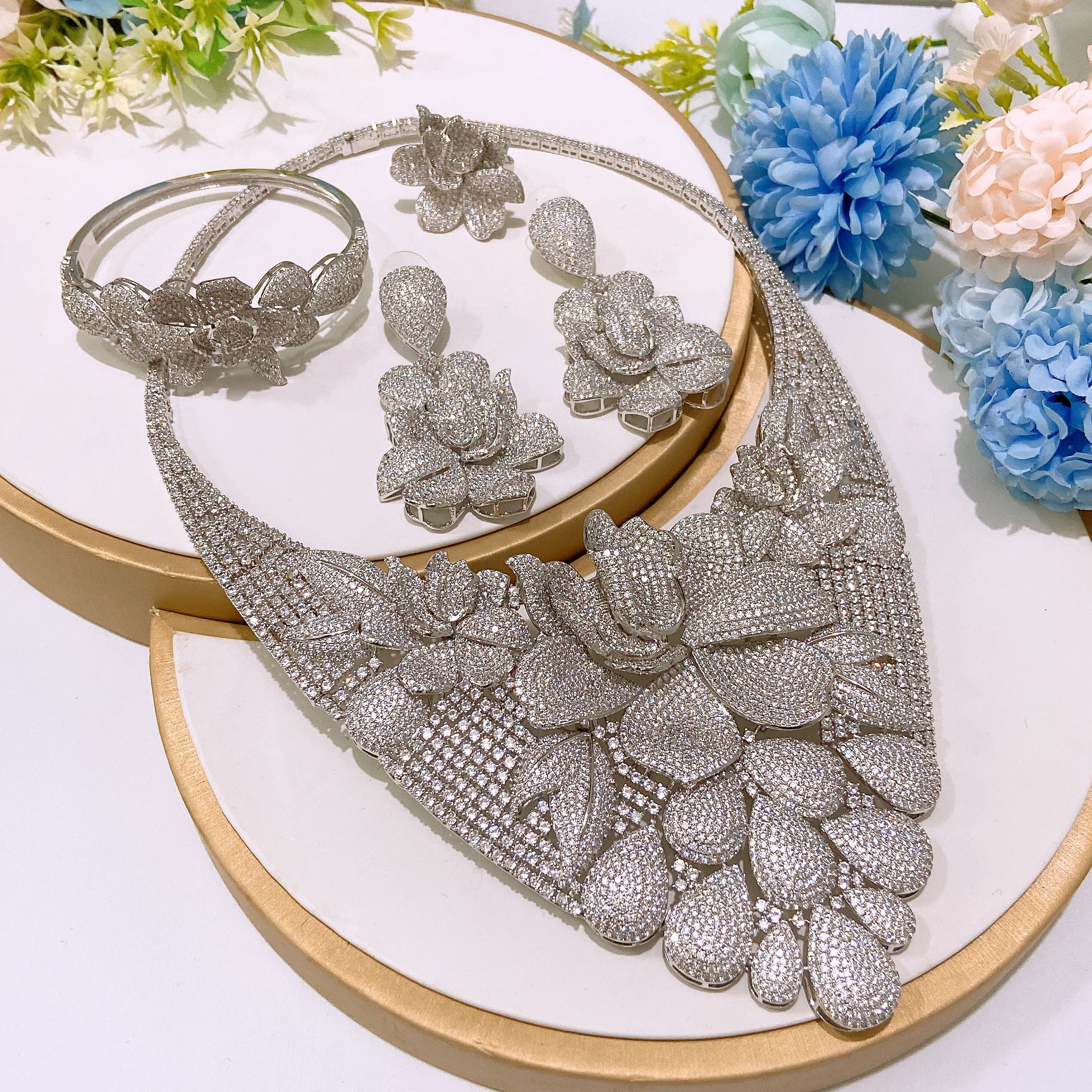 Dubai Jewelry New Luxury Diamond Necklace, Earrings, Rings, Bracelets 4-piece Jewelry Set, High end Diamonds Suitable for Women's Wedding Parties, Dubai Bridal Luxury Accessories