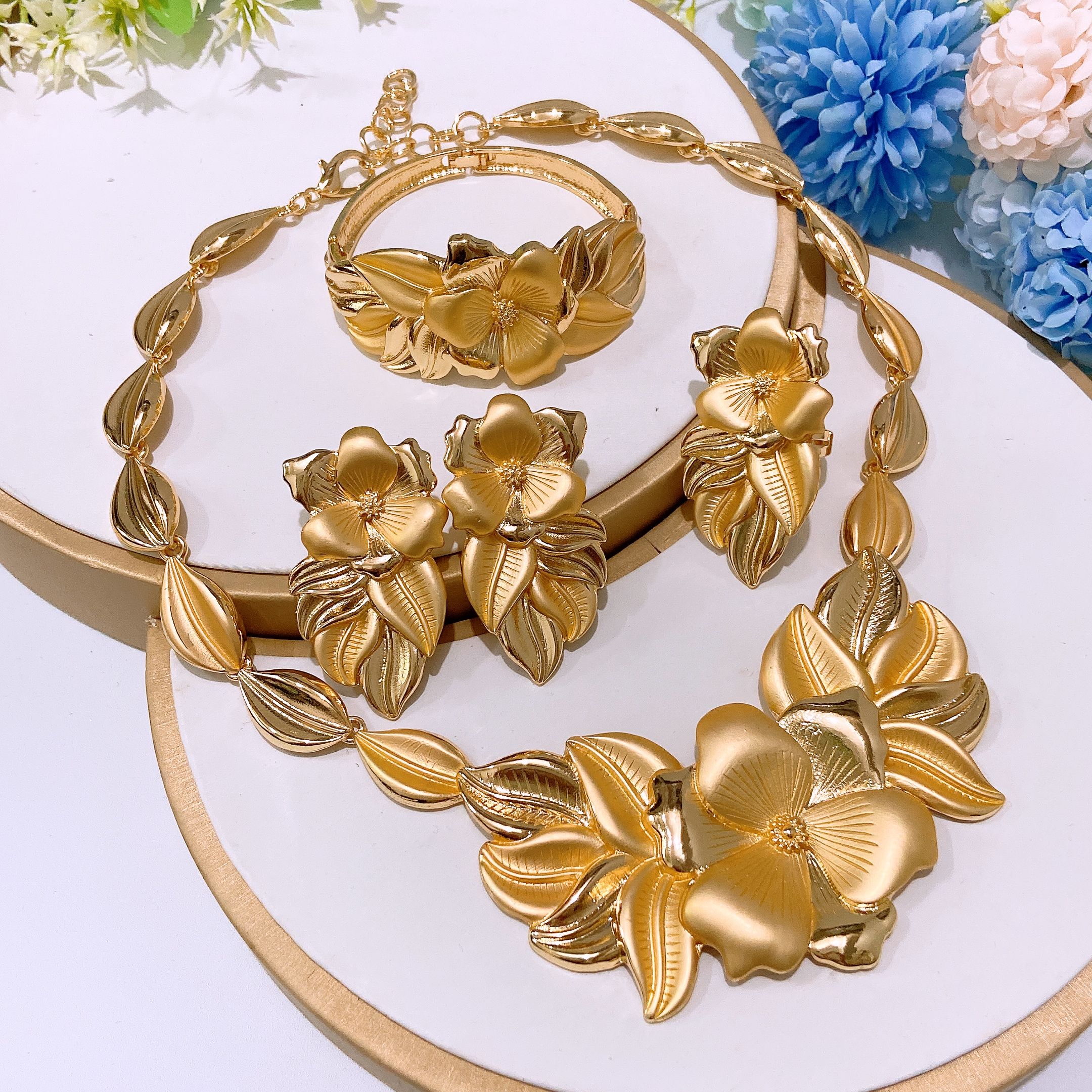 Women's Necklace Jewelry Set Simple Fashion Rhinestone Pendant Open Bracelet Adjustable Ring Daily Wear Jewelry Holiday Gift Jewelry 5 Piece Set Necklace Earring Ring Bracelet
