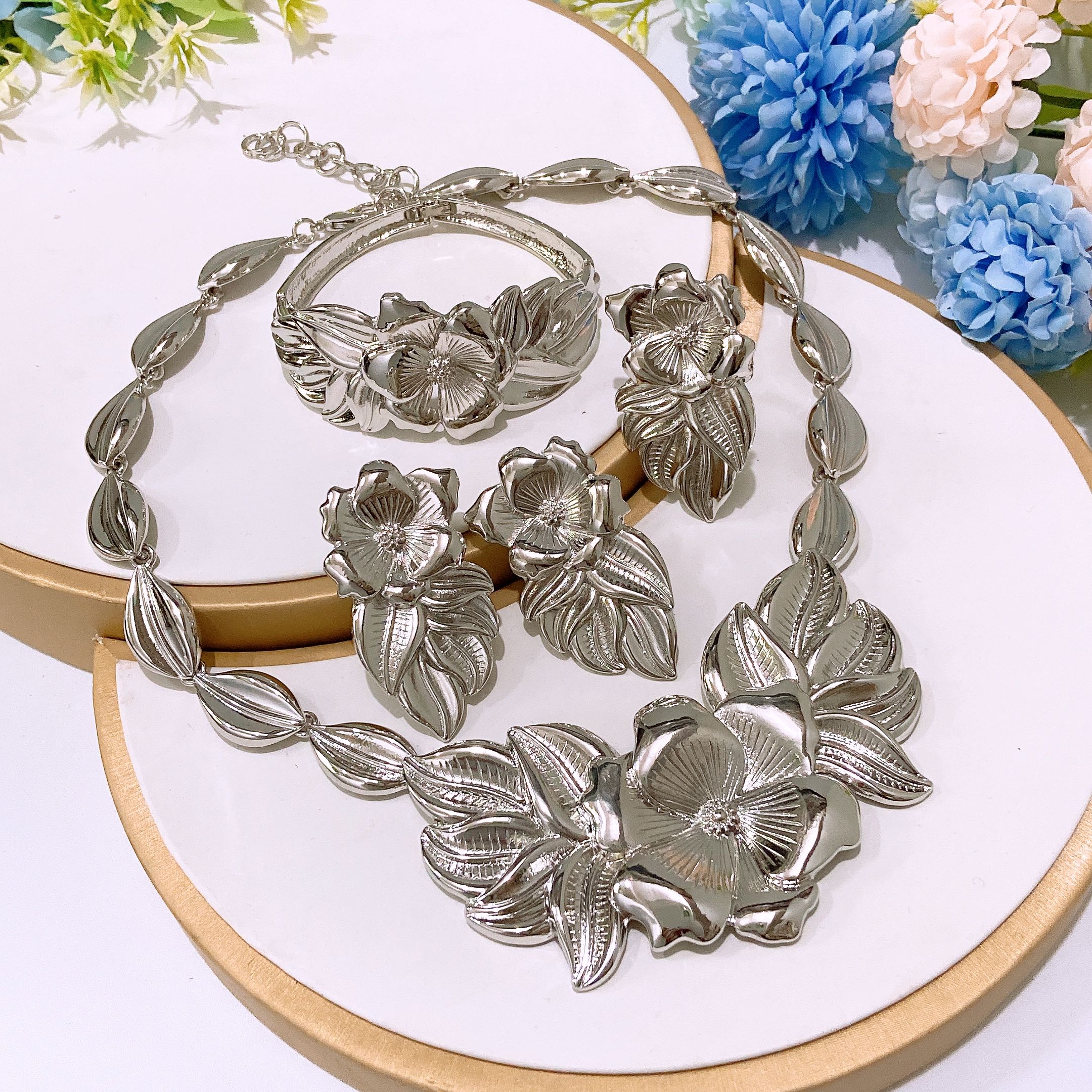 Women's Necklace Jewelry Set Simple Fashion Rhinestone Pendant Open Bracelet Adjustable Ring Daily Wear Jewelry Holiday Gift Jewelry 5 Piece Set Necklace Earring Ring Bracelet