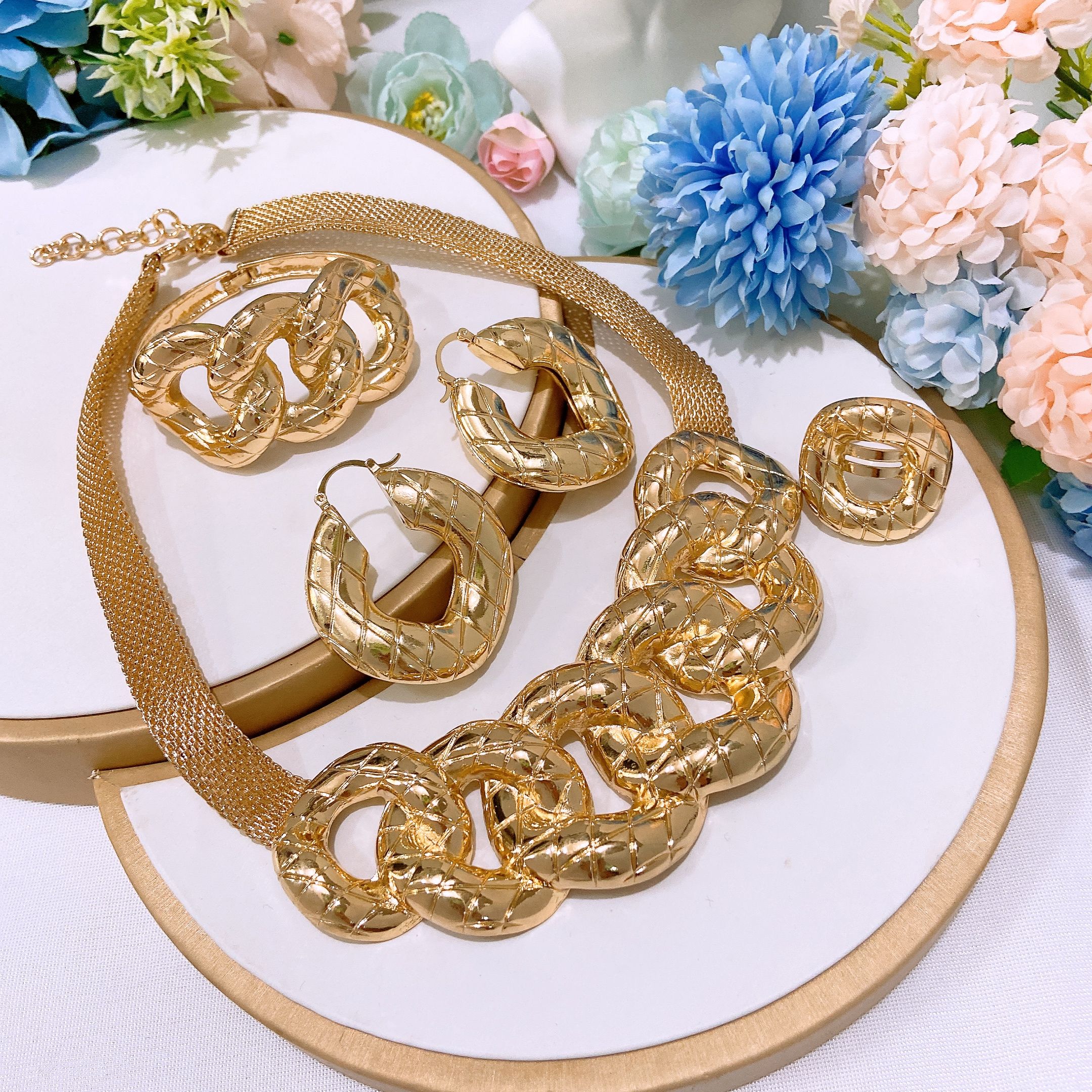 Fashion Jewelry 4-piece Jewelry Set Pendant Open Bracelet Adjustable Ring Daily Wear Jewelry Holiday Gift Jewelry 4-piece Set Necklace Earrings Bracelet Dubai Women's Jewelry