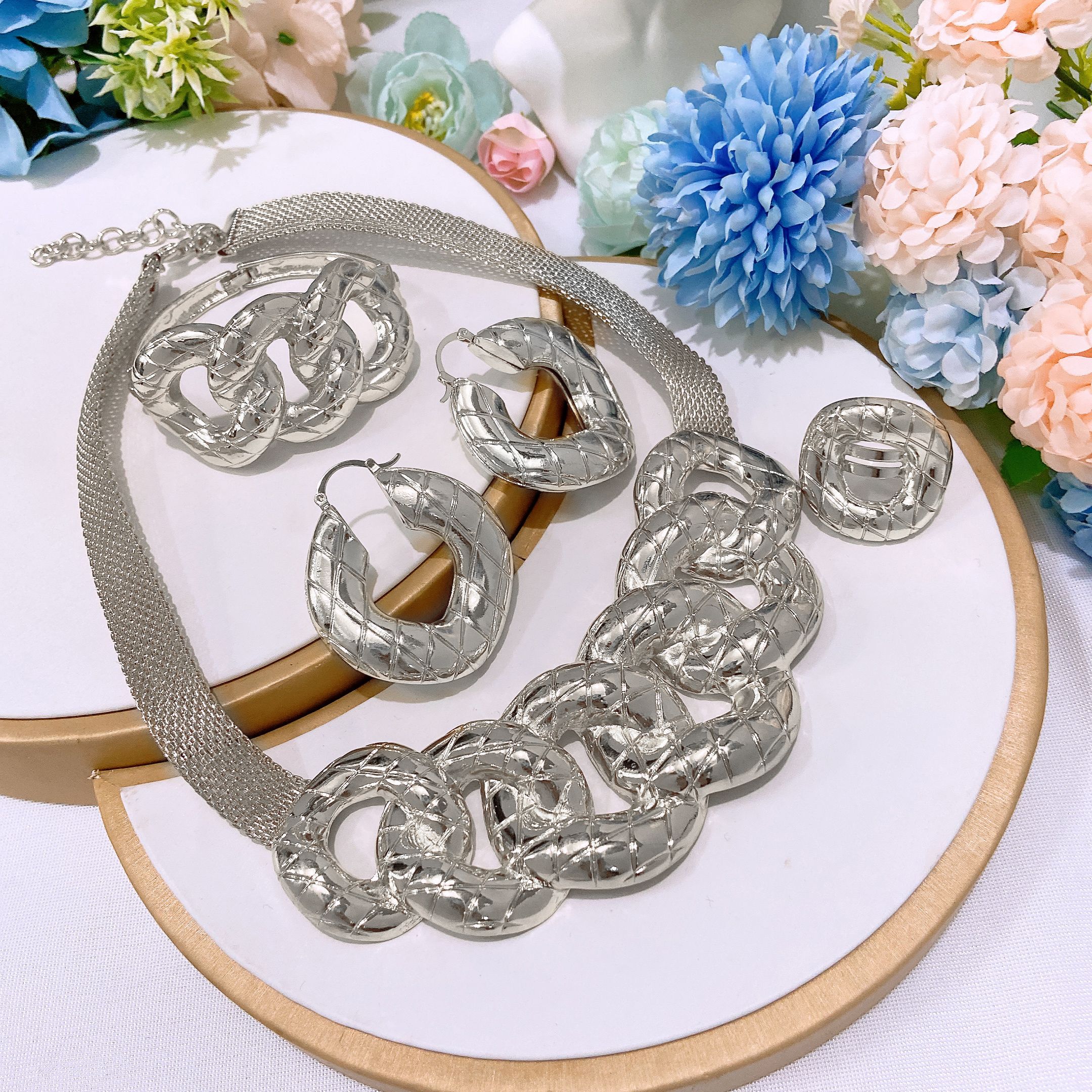 Fashion Jewelry 4-piece Jewelry Set Pendant Open Bracelet Adjustable Ring Daily Wear Jewelry Holiday Gift Jewelry 4-piece Set Necklace Earrings Bracelet Dubai Women's Jewelry