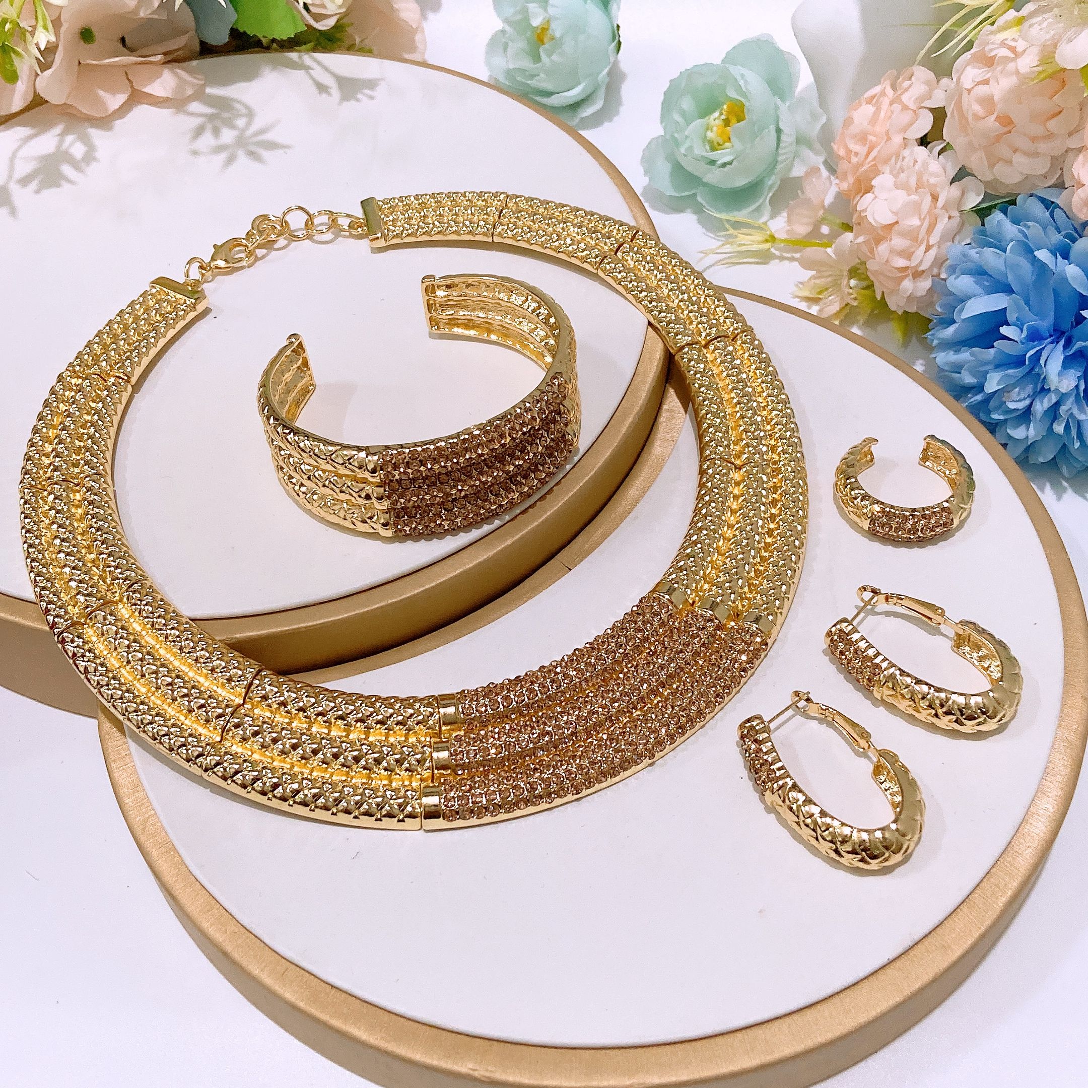 Fashion Jewelry 4-piece Jewelry Set Pendant Open Bracelet Adjustable Ring Daily Wear Jewelry Holiday Gift Jewelry 4-piece Set Necklace Earrings Bracelet Dubai Women's Jewelry