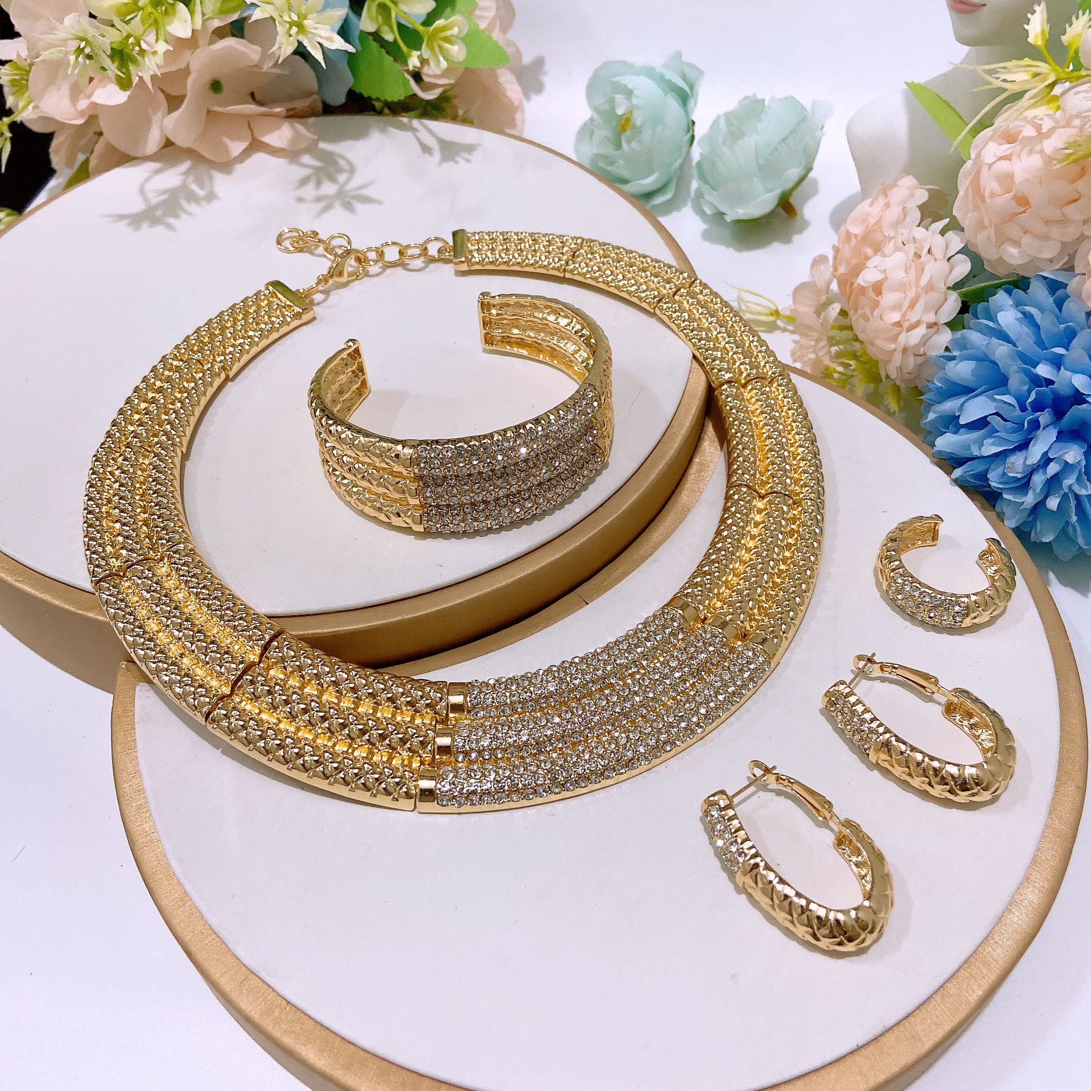 Fashion Jewelry 4-piece Jewelry Set Pendant Open Bracelet Adjustable Ring Daily Wear Jewelry Holiday Gift Jewelry 4-piece Set Necklace Earrings Bracelet Dubai Women's Jewelry