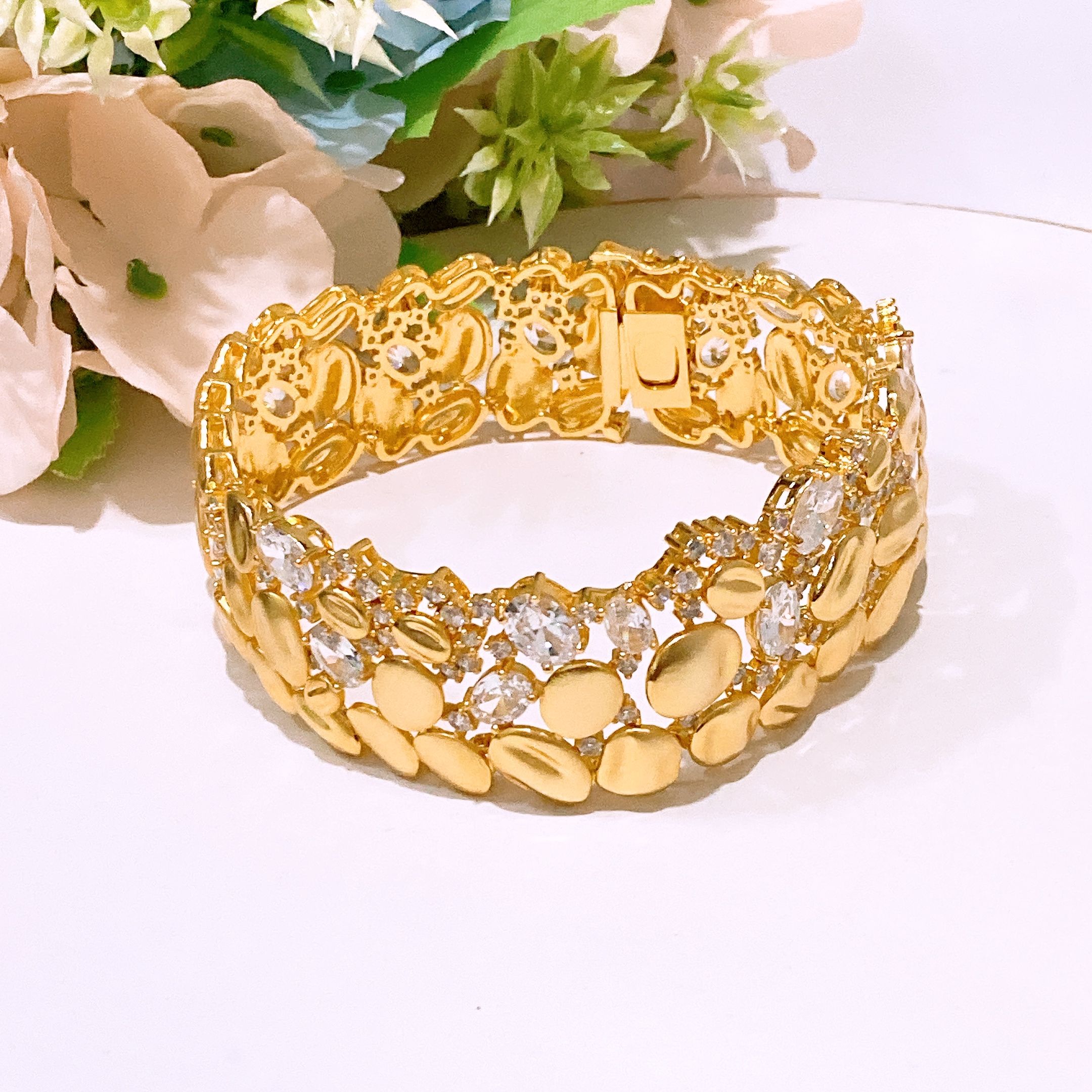 Luxury Diamond Necklace, Earrings, Rings, Bracelets 4-piece Set of High End Diamond Inlaid Jewelry Suitable for Women's Wedding Parties, Dubai Bridal Luxury Accessories