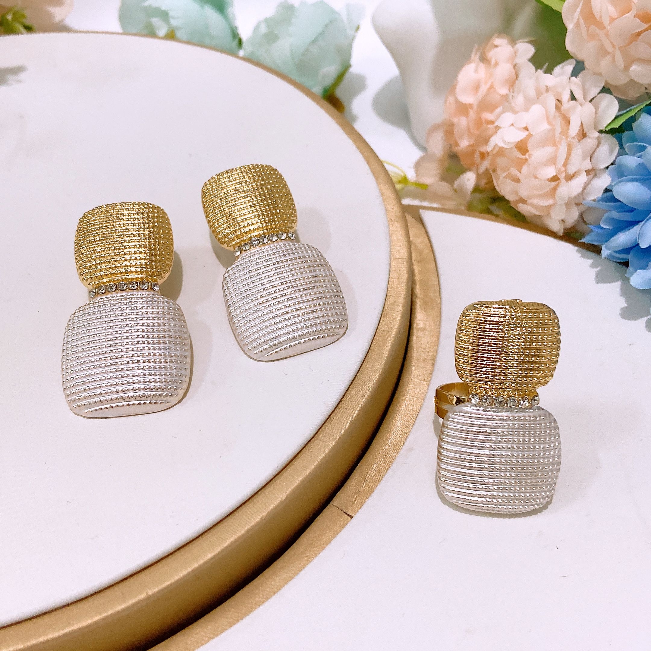 Fashion Jewelry 4-piece Jewelry Set Pendant Open Bracelet Adjustable Ring Daily Wear Jewelry Holiday Gift Jewelry 4-piece Set Necklace Earrings Bracelet Dubai Women's Jewelry