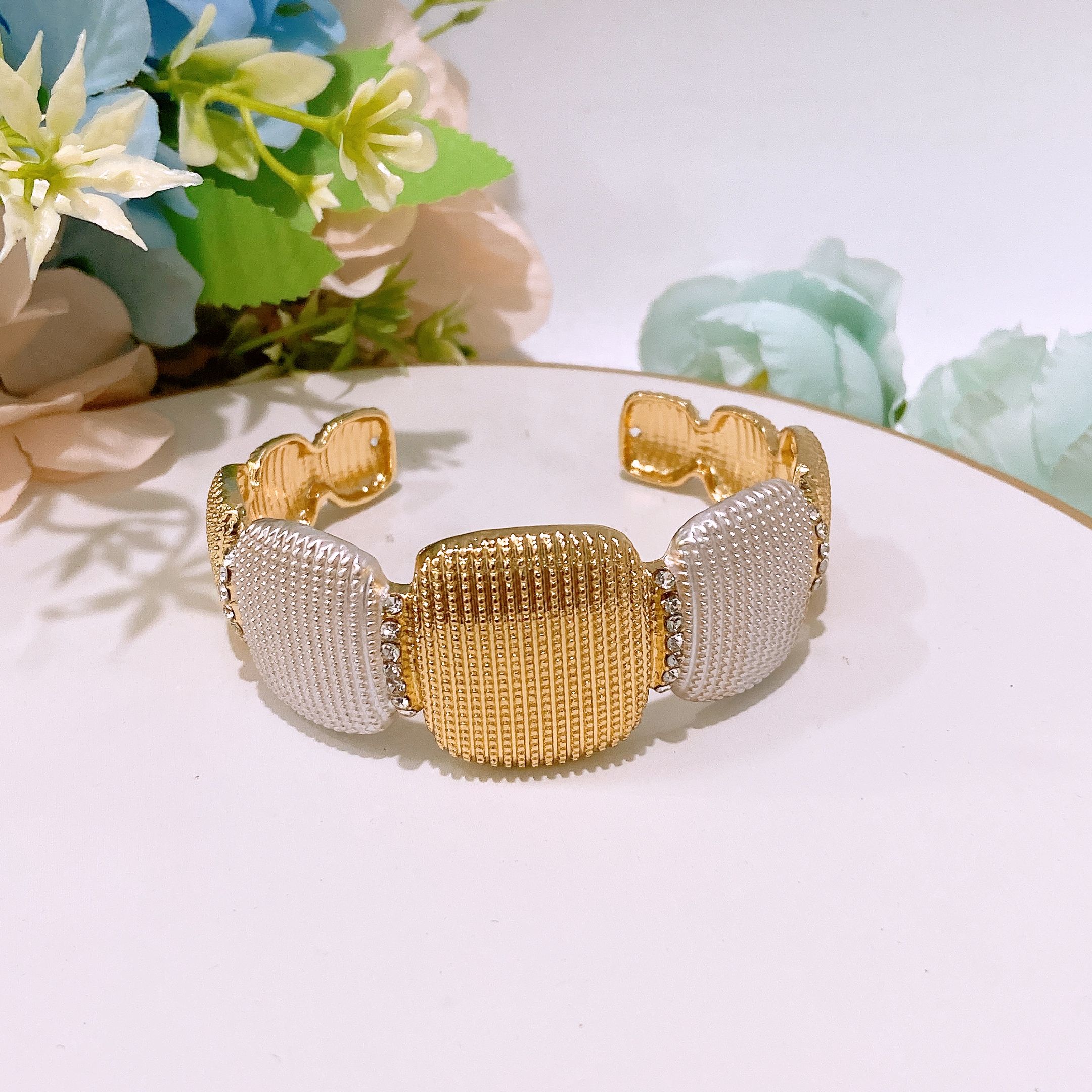 Fashion Jewelry 4-piece Jewelry Set Pendant Open Bracelet Adjustable Ring Daily Wear Jewelry Holiday Gift Jewelry 4-piece Set Necklace Earrings Bracelet Dubai Women's Jewelry