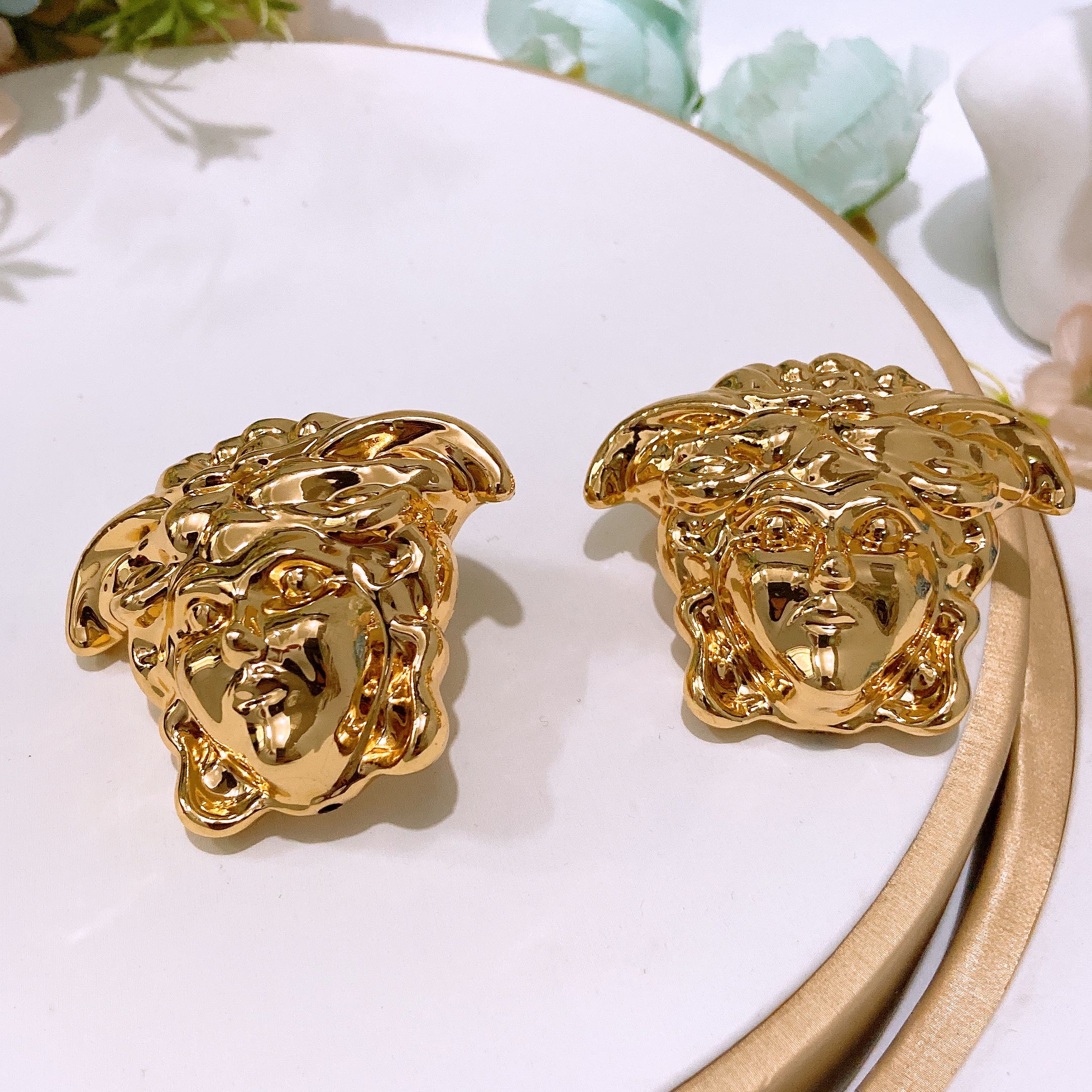 Ladies' Fashion Jewelry Pendant Earrings 2-piece Set with Diamond Head Design Jewelry 2-piece Set Plated with 14K Gold, Women's Exclusive Gift