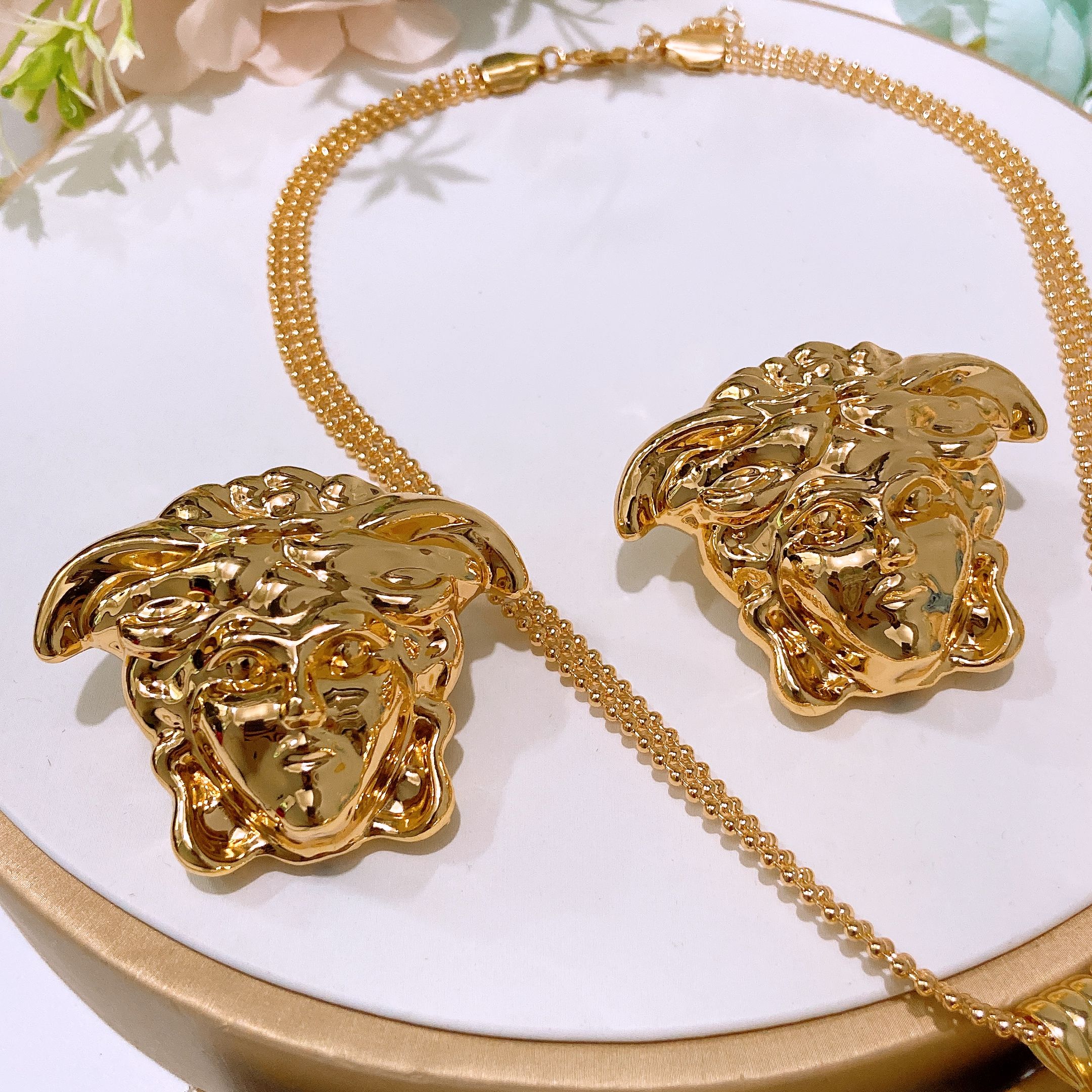 Ladies' Fashion Jewelry Pendant Earrings 2-piece Set with Diamond Head Design Jewelry 2-piece Set Plated with 14K Gold, Women's Exclusive Gift