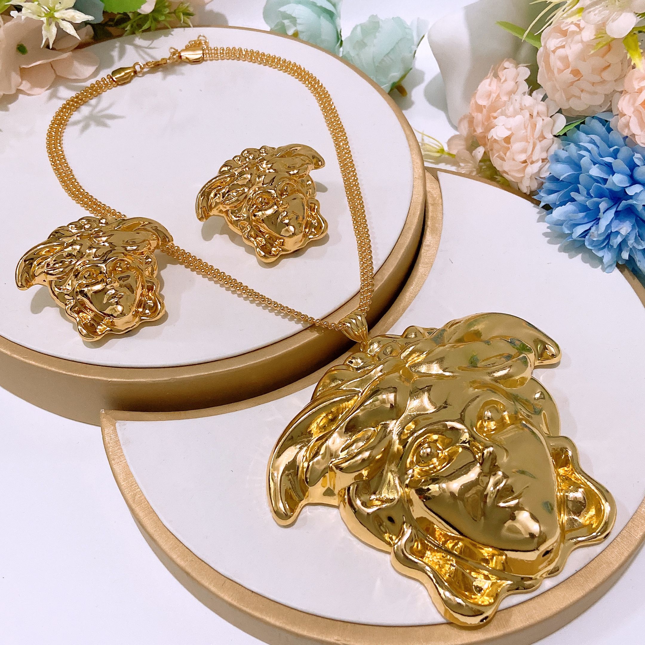 Ladies' Fashion Jewelry Pendant Earrings 2-piece Set with Diamond Head Design Jewelry 2-piece Set Plated with 14K Gold, Women's Exclusive Gift