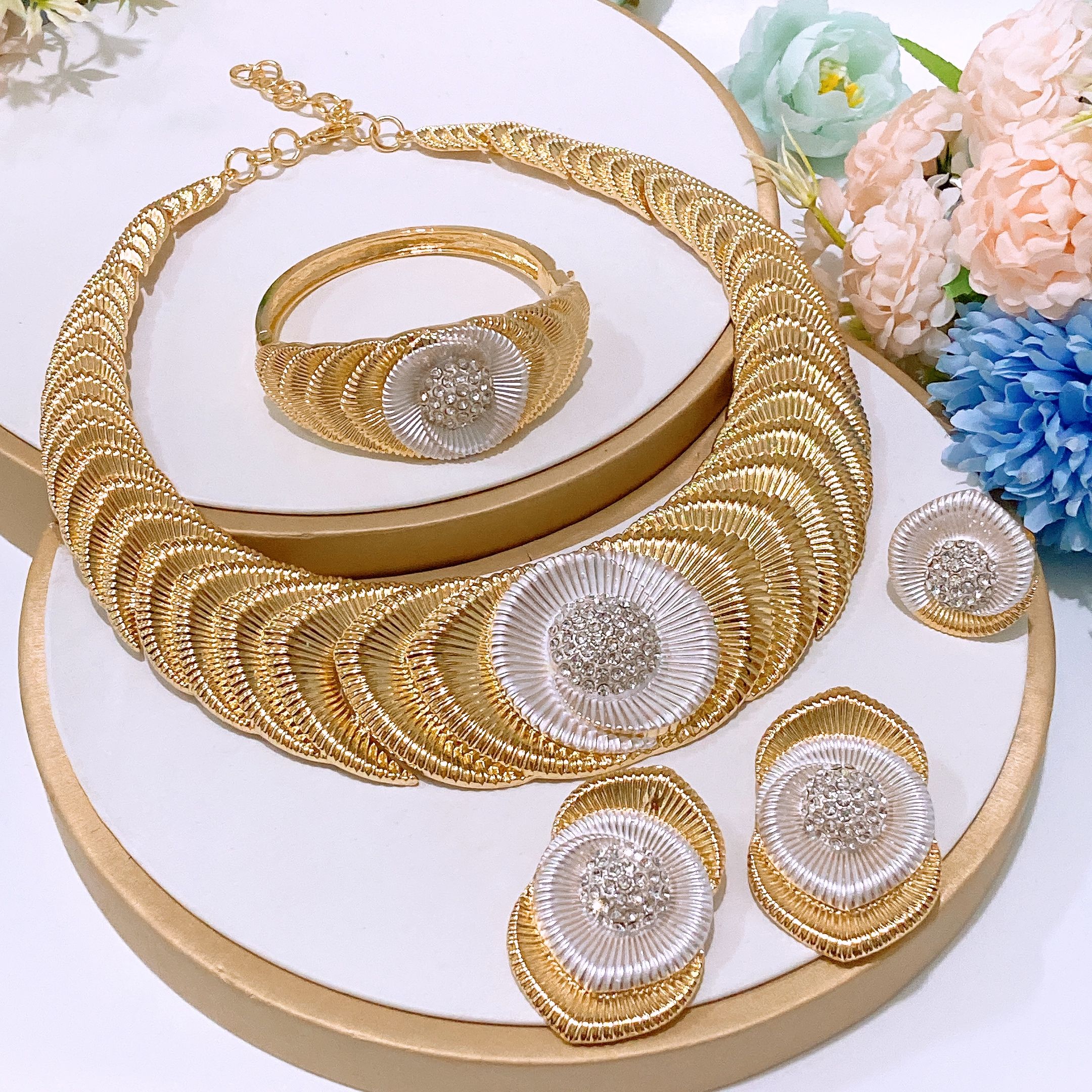 Fashion Jewelry 4-piece Jewelry Set Pendant Open Bracelet Adjustable Ring Daily Wear Jewelry Holiday Gift Jewelry 4-piece Set Necklace Earrings Bracelet Dubai Women's Jewelry
