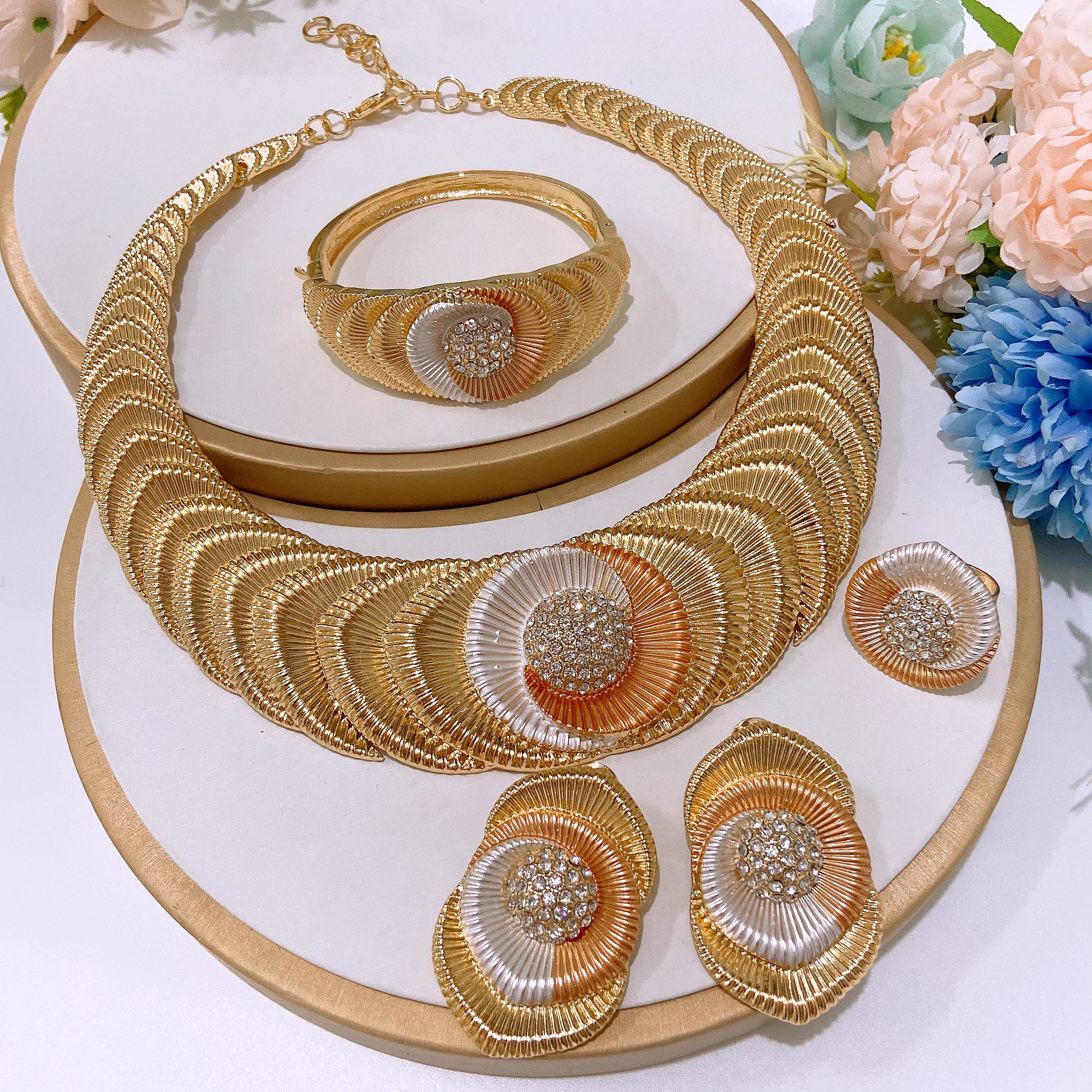 Fashion Jewelry 4-piece Jewelry Set Pendant Open Bracelet Adjustable Ring Daily Wear Jewelry Holiday Gift Jewelry 4-piece Set Necklace Earrings Bracelet Dubai Women's Jewelry