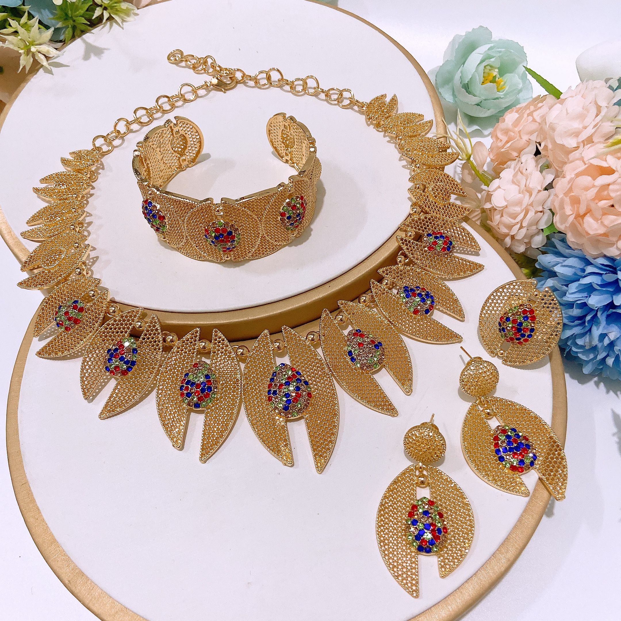 Fashion Jewelry 4-piece Set Jewelry Pendant Open Bracelet Adjustable Ring Daily Wear Jewelry Colored Diamond Necklace Holiday Gift Jewelry 4-piece Set Necklace Earrings Bracelet Dubai Women's Jewelry