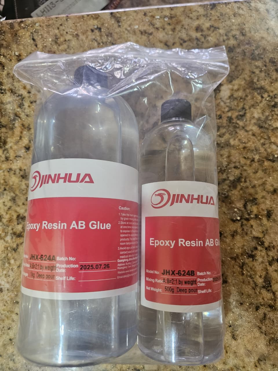 Crystal Clear Epoxy resin for craft. 1kg resin and 0.5kg Hardener for 2:1 ratio deep and shallow pours