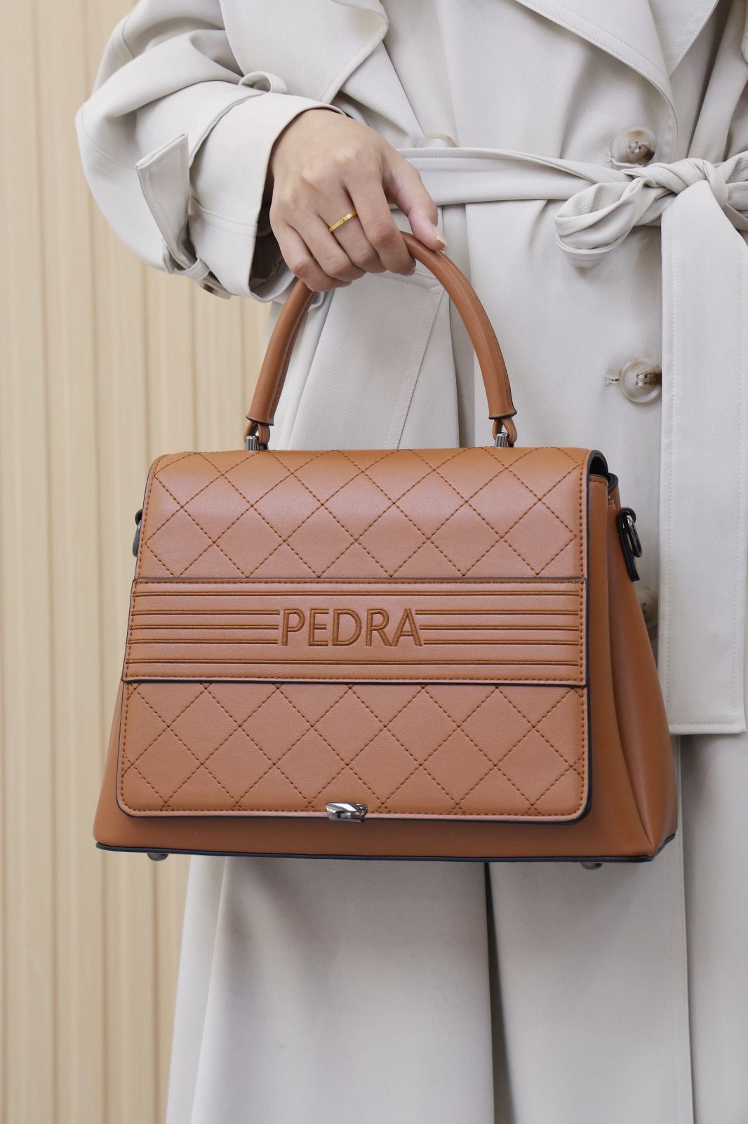 [ GRAB IT AT LOW PRICE+ ADDED OFFERS 🤩🤩✨ !!! ]  2 IN 1 Brand New High Quality Stylish and Luxurious Comfortable Ladies Handbag ..Designed With Durability and Functionality ✔👌