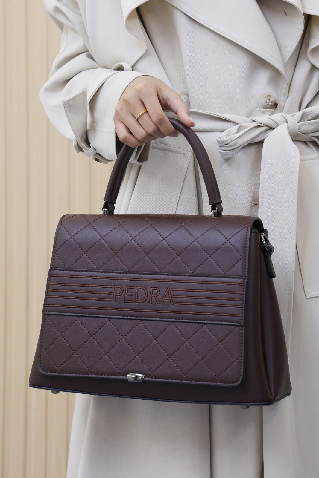 [ GRAB IT AT LOW PRICE+ ADDED OFFERS 🤩🤩✨ !!! ]  2 IN 1 Brand New High Quality Stylish and Luxurious Comfortable Ladies Handbag ..Designed With Durability and Functionality ✔👌