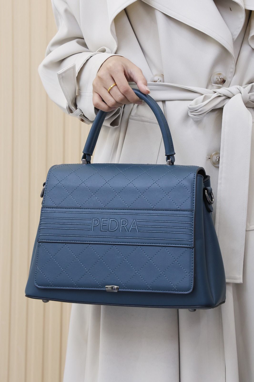 [ GRAB IT AT LOW PRICE+ ADDED OFFERS 🤩🤩✨ !!! ]  2 IN 1 Brand New High Quality Stylish and Luxurious Comfortable Ladies Handbag ..Designed With Durability and Functionality ✔👌