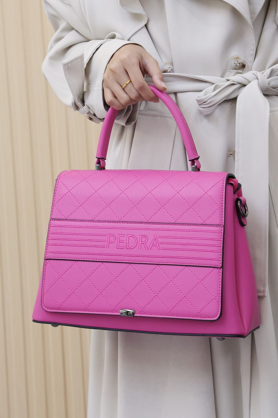 [ GRAB IT AT LOW PRICE+ ADDED OFFERS 🤩🤩✨ !!! ]  2 IN 1 Brand New High Quality Stylish and Luxurious Comfortable Ladies Handbag ..Designed With Durability and Functionality ✔👌