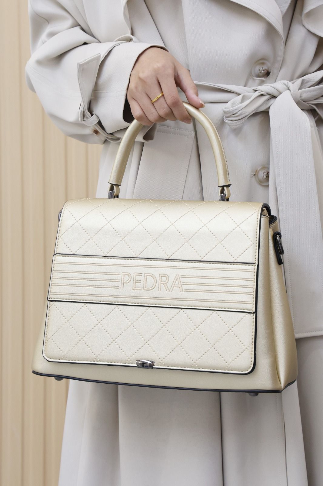 [ GRAB IT AT LOW PRICE+ ADDED OFFERS 🤩🤩✨ !!! ]  2 IN 1 Brand New High Quality Stylish and Luxurious Comfortable Ladies Handbag ..Designed With Durability and Functionality ✔👌