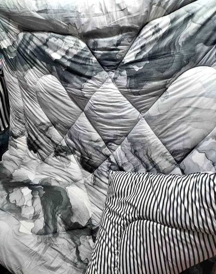 [ GRAB IT AT LOW PRICE+ ADDED OFFERS 🤩✨ !!!] 4Pcs Size [ 6X7] Brand new Stylish and Luxurious  Binded duvet ✨1 pc duvet ✨1pc  bedsheet ✨2pcs  pillow cases.Designed With Durability and Functionality👌