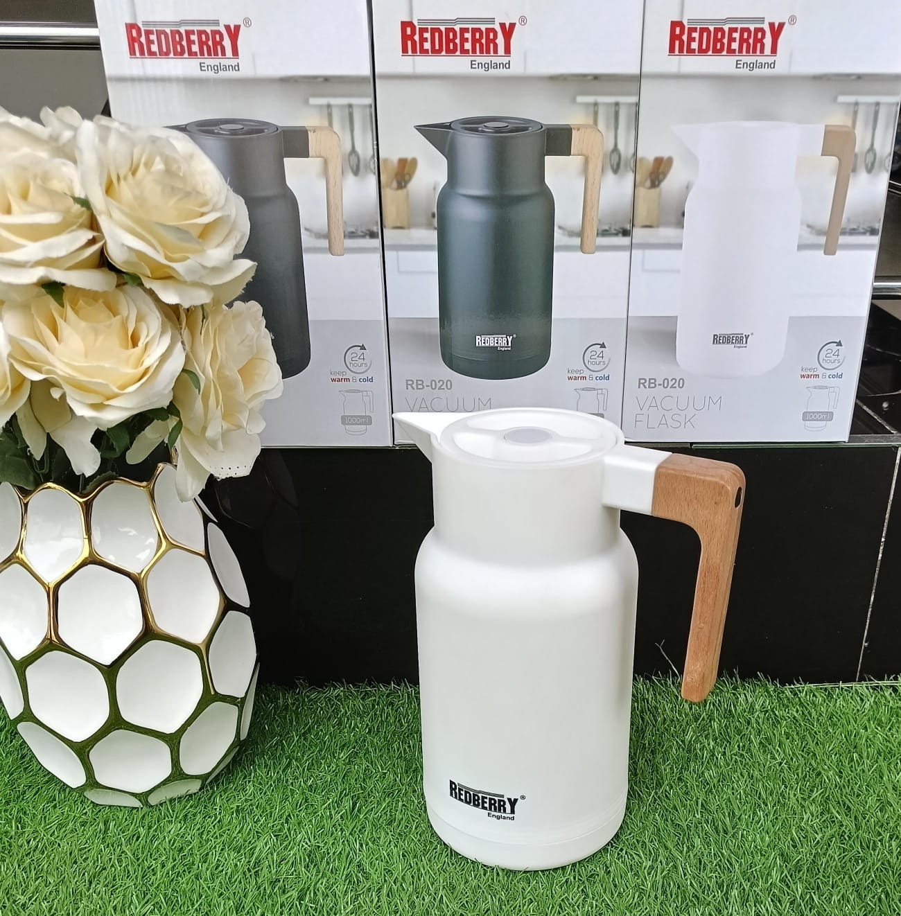 📢PRICE DROP ALERT! SAVE BIG ON YOUR FAVES 🤑 1Pc Classy Very Quality Durable & Portable Classy Breakable  Flask✅ Capacity 1litres ✅Keeps drinks hot for 24hrs ✨