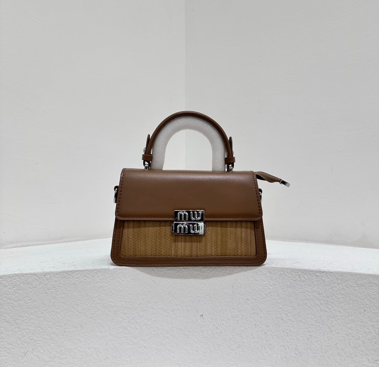 🔔 ALERT OFFER 🔔 – A 1 pc Stylish Women’s Leather Handbag, Large Round Fashion Bag, Casual & Formal, Travel & Party Ready