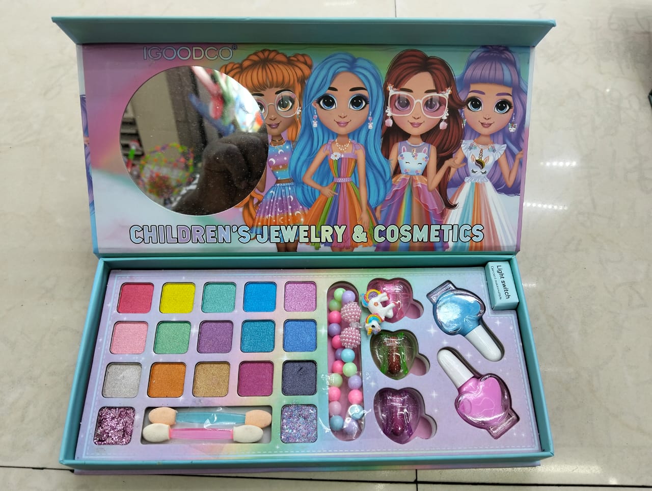 💥 DISCOUNT OFFER 💥 - a GIRLS NON TOXIC MAKE UP KIT *23 IN 1 *LIGHT EFFECT AT AFFORDABLE PRICE AND OF VERY HIGH QUALITY