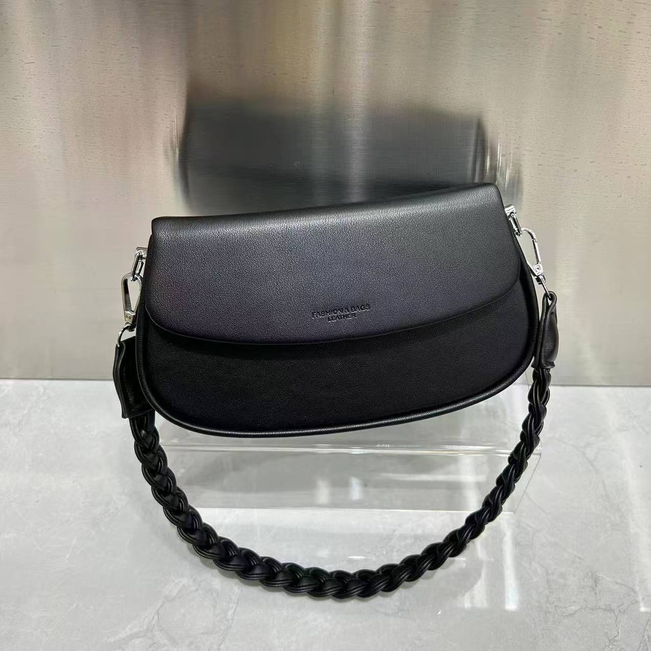 🔴 FINAL OFFER 🔴 !!! ] Single  Classy Affordable Brand New Stylish and Luxurious Elegant Fashionable Ladies Handbags At an Exclusive And Enticing Offer✨👌Desiring To Serve The Best Experience