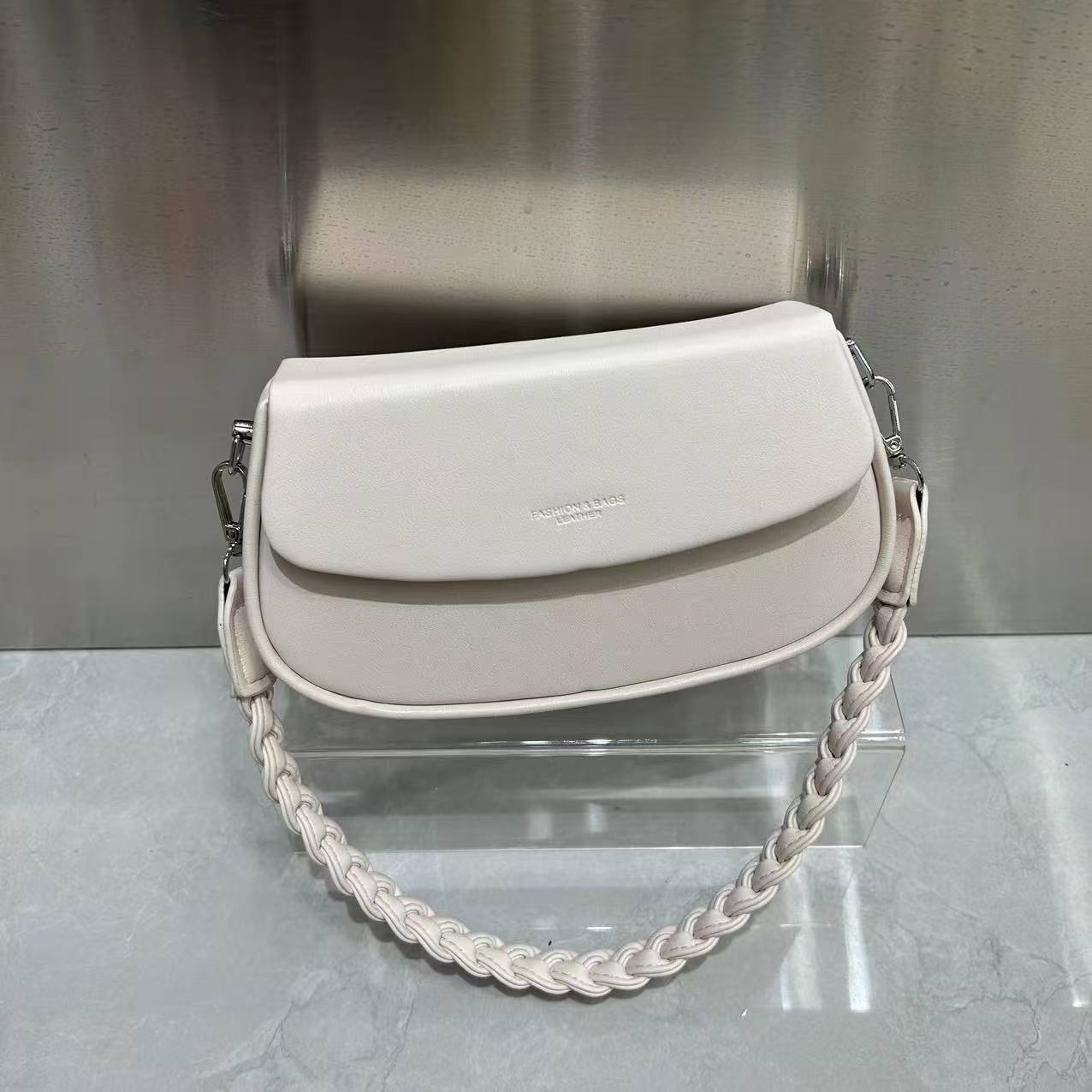 🔴 FINAL OFFER 🔴 !!! ] Single  Classy Affordable Brand New Stylish and Luxurious Elegant Fashionable Ladies Handbags At an Exclusive And Enticing Offer✨👌Desiring To Serve The Best Experience