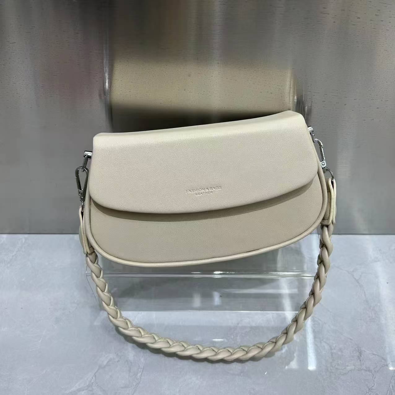 🔴 FINAL OFFER 🔴 !!! ] Single  Classy Affordable Brand New Stylish and Luxurious Elegant Fashionable Ladies Handbags At an Exclusive And Enticing Offer✨👌Desiring To Serve The Best Experience