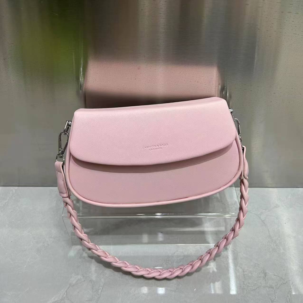 🔴 FINAL OFFER 🔴 !!! ] Single  Classy Affordable Brand New Stylish and Luxurious Elegant Fashionable Ladies Handbags At an Exclusive And Enticing Offer✨👌Desiring To Serve The Best Experience