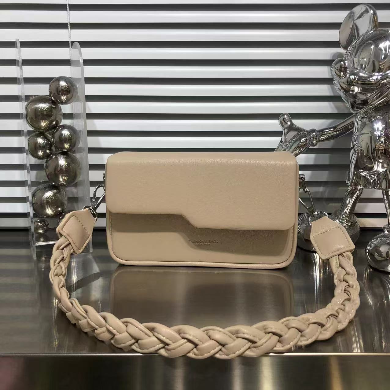 [🟡 REGULAR OFFER 🟡 !!! ] Single  Classy Affordable Brand New Stylish and Luxurious Elegant Fashionable Ladies Handbags At an Exclusive And Enticing Offer✨👌Desiring To Serve The Best Experience