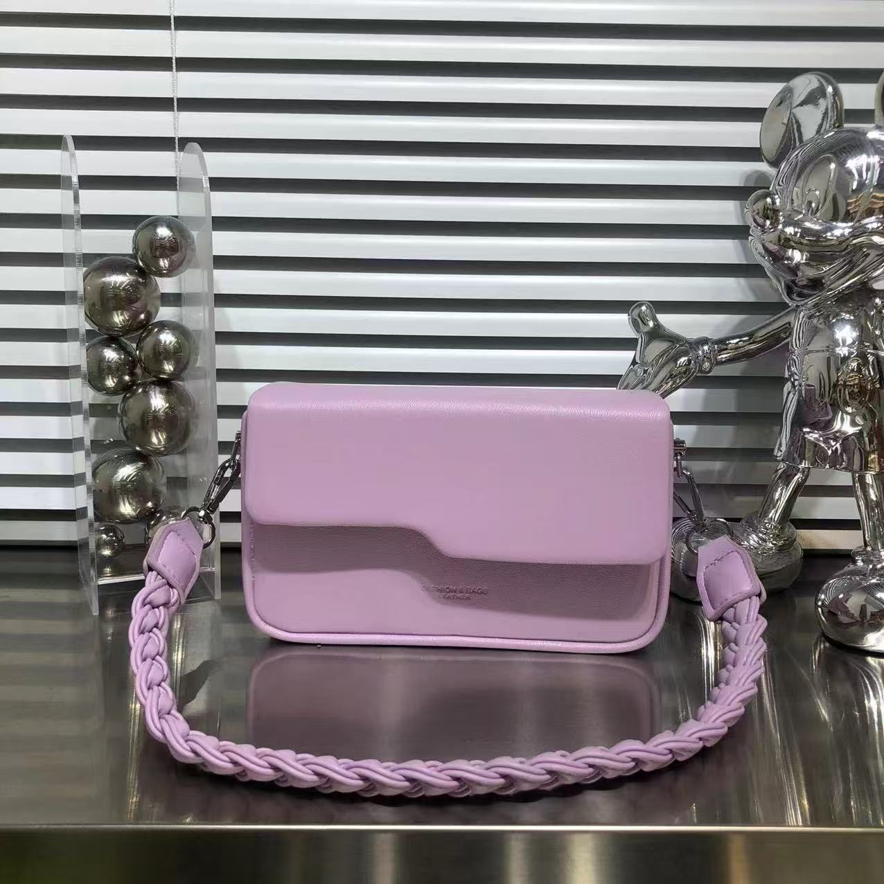 [🟡 REGULAR OFFER 🟡 !!! ] Single  Classy Affordable Brand New Stylish and Luxurious Elegant Fashionable Ladies Handbags At an Exclusive And Enticing Offer✨👌Desiring To Serve The Best Experience