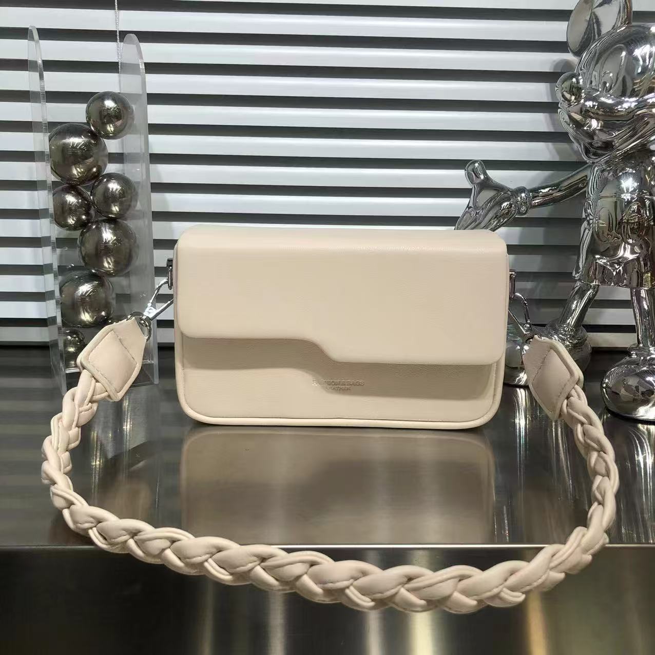 [🟡 REGULAR OFFER 🟡 !!! ] Single  Classy Affordable Brand New Stylish and Luxurious Elegant Fashionable Ladies Handbags At an Exclusive And Enticing Offer✨👌Desiring To Serve The Best Experience