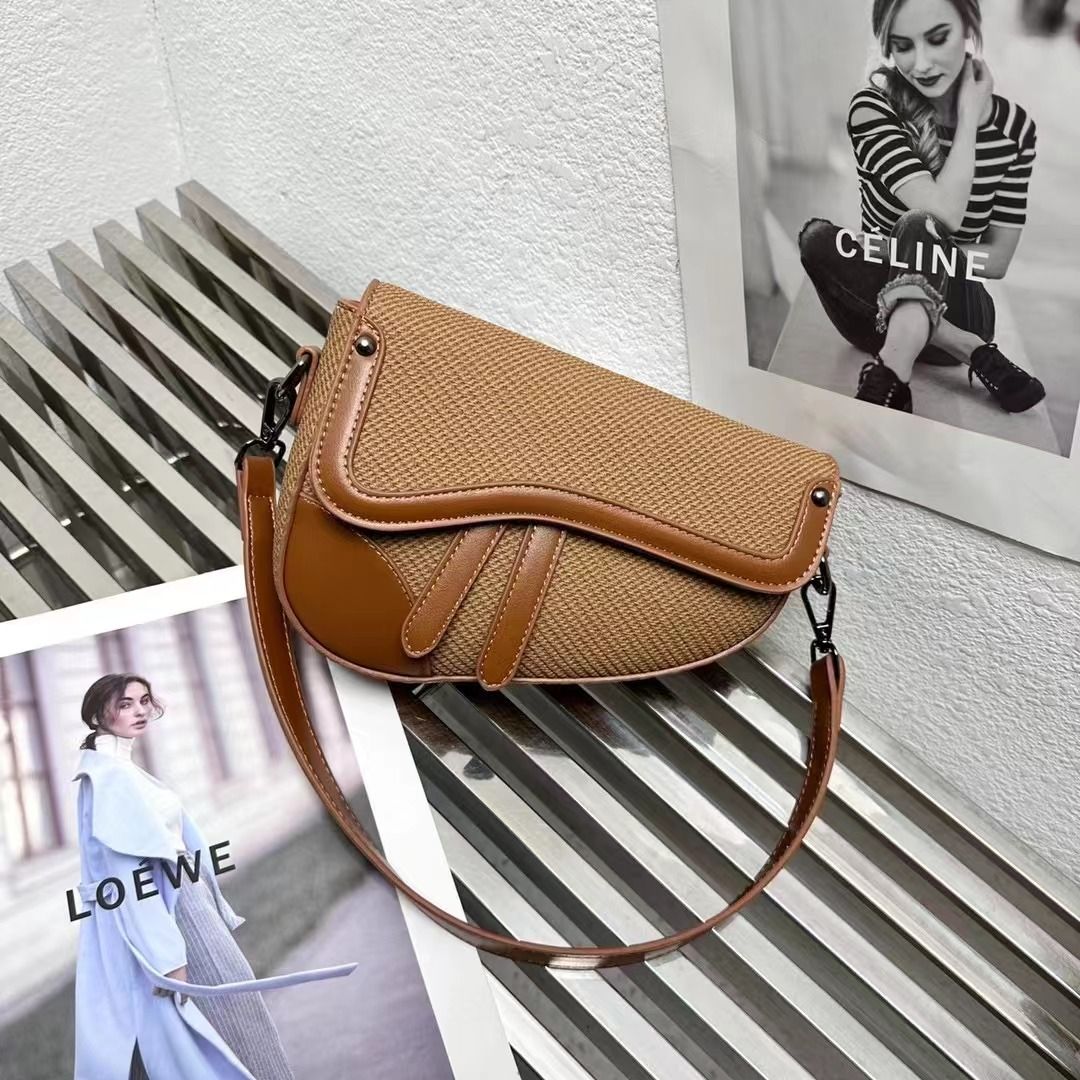 [🌟 PREMIUM OFFER 🌟 !!! ] Single  Classy Affordable Brand New Stylish and Luxurious Elegant Fashionable Ladies Handbag At an Exclusive And Enticing Offer✨👌Desiring To Serve The Best Experience