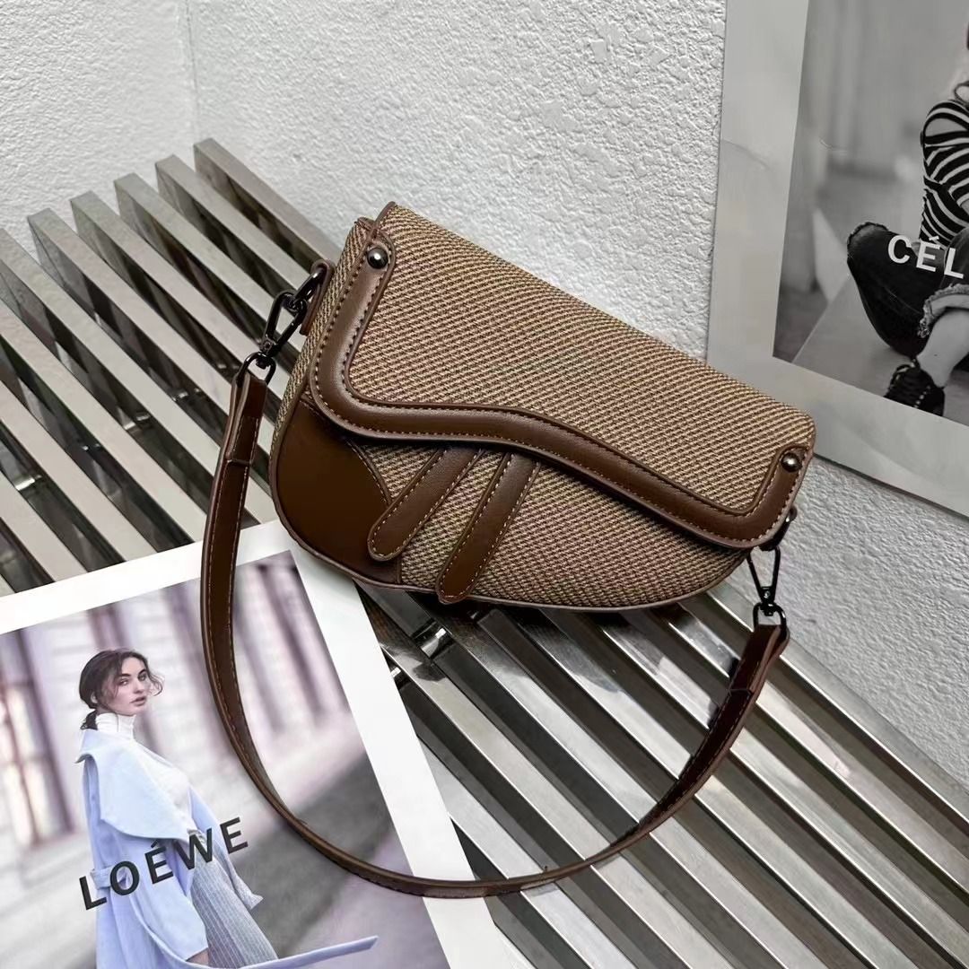 [🌟 PREMIUM OFFER 🌟 !!! ] Single  Classy Affordable Brand New Stylish and Luxurious Elegant Fashionable Ladies Handbag At an Exclusive And Enticing Offer✨👌Desiring To Serve The Best Experience